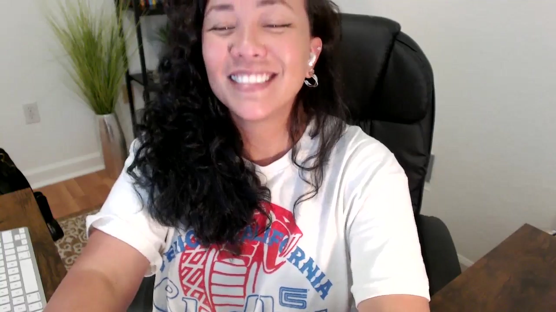 Gallery image thumbnail from MickaylaStar's myfreecams stream on, 05/05/2025, 20:29 image 2 of 20