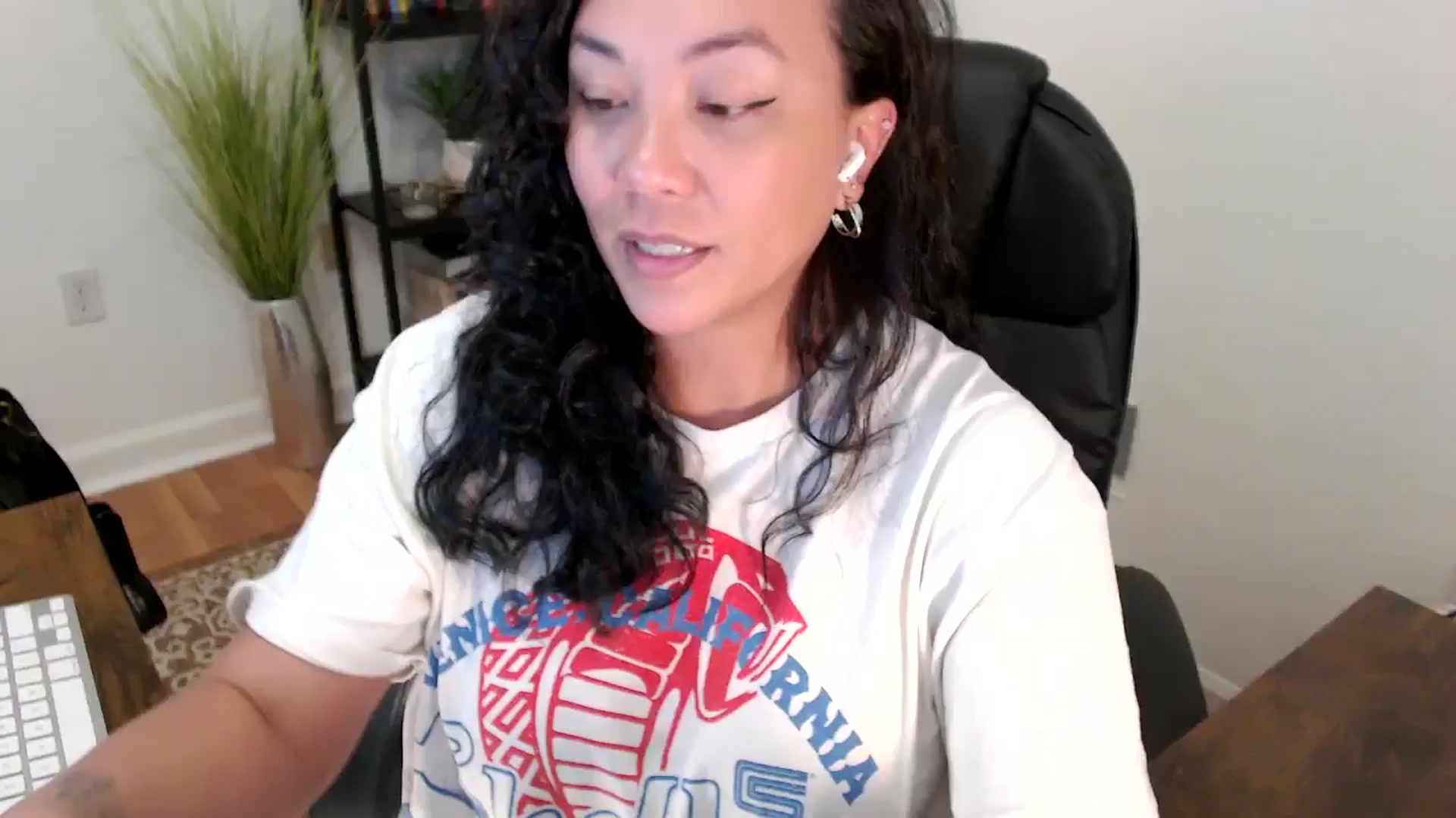 Gallery image thumbnail from MickaylaStar's myfreecams stream on, 05/05/2025, 20:29 image 1 of 20