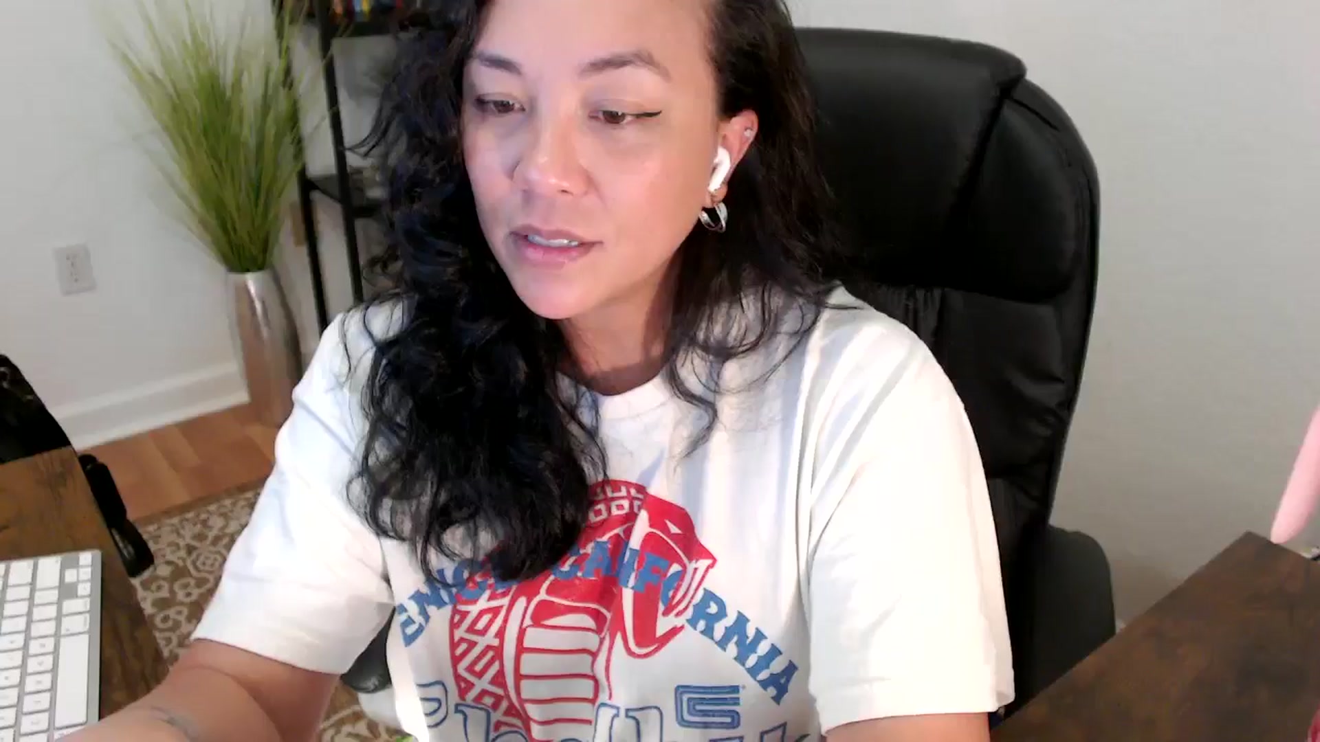 Gallery image thumbnail from MickaylaStar's myfreecams stream on, 05/05/2025, 21:49 image 7 of 20