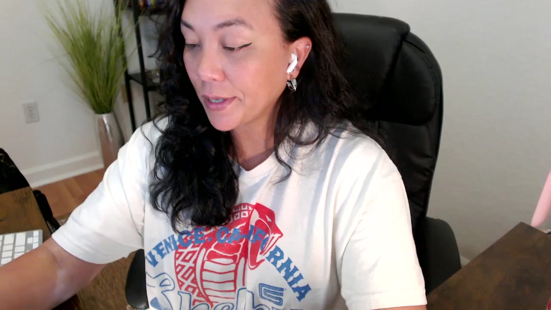 Gallery image thumbnail from MickaylaStar's myfreecams stream on, 05/05/2025, 21:49 image 5 of 20