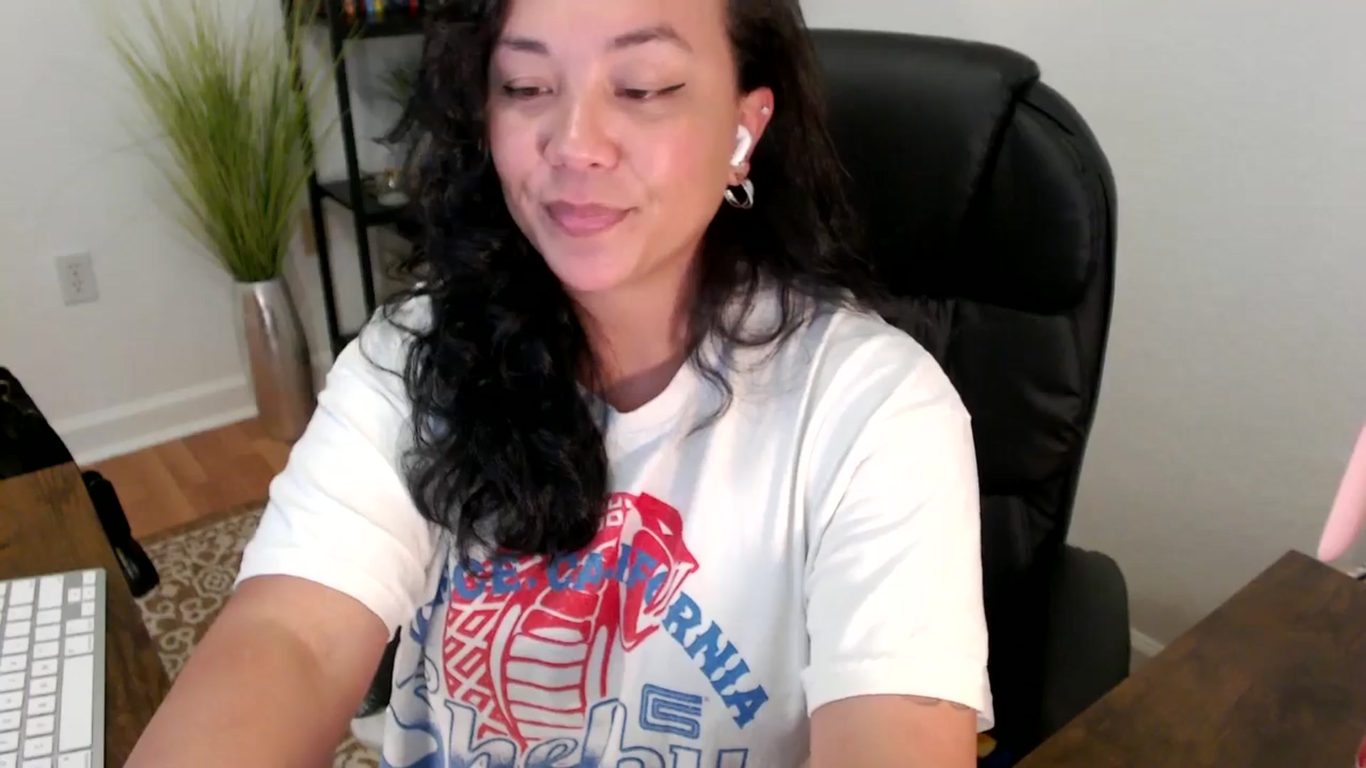 Gallery image thumbnail from MickaylaStar's myfreecams stream on, 05/05/2025, 21:49 image 3 of 20