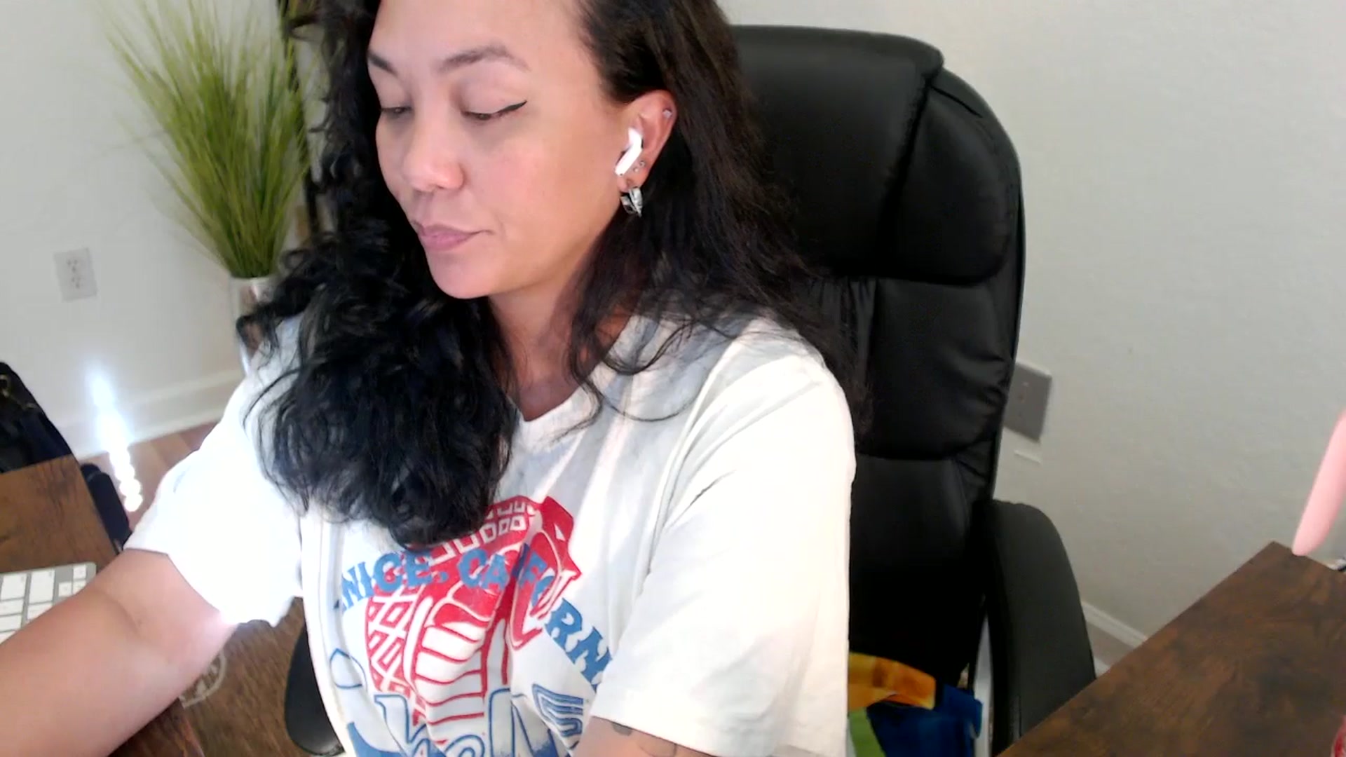 Gallery image thumbnail from MickaylaStar's myfreecams stream on, 05/05/2025, 21:49 image 15 of 20