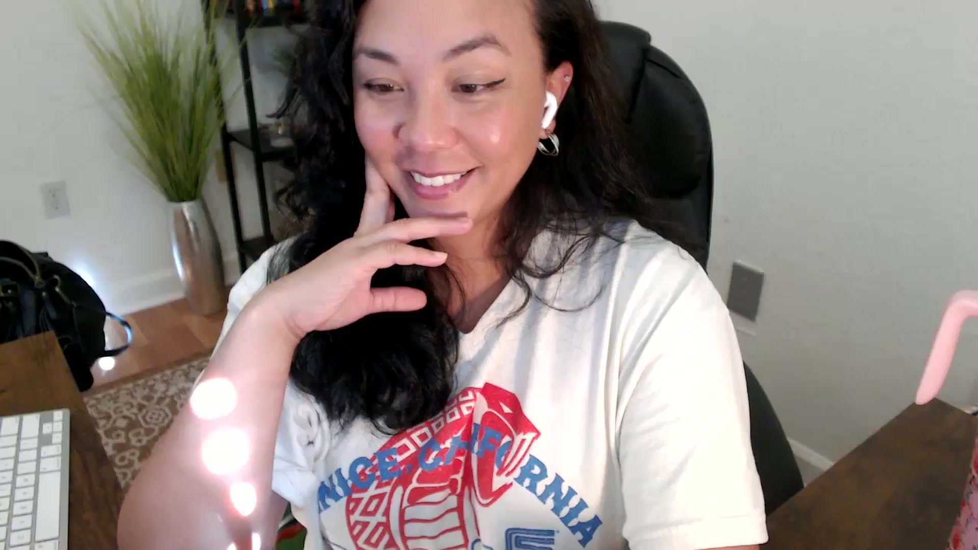 Gallery image thumbnail from MickaylaStar's myfreecams stream on, 05/05/2025, 21:49 image 17 of 20
