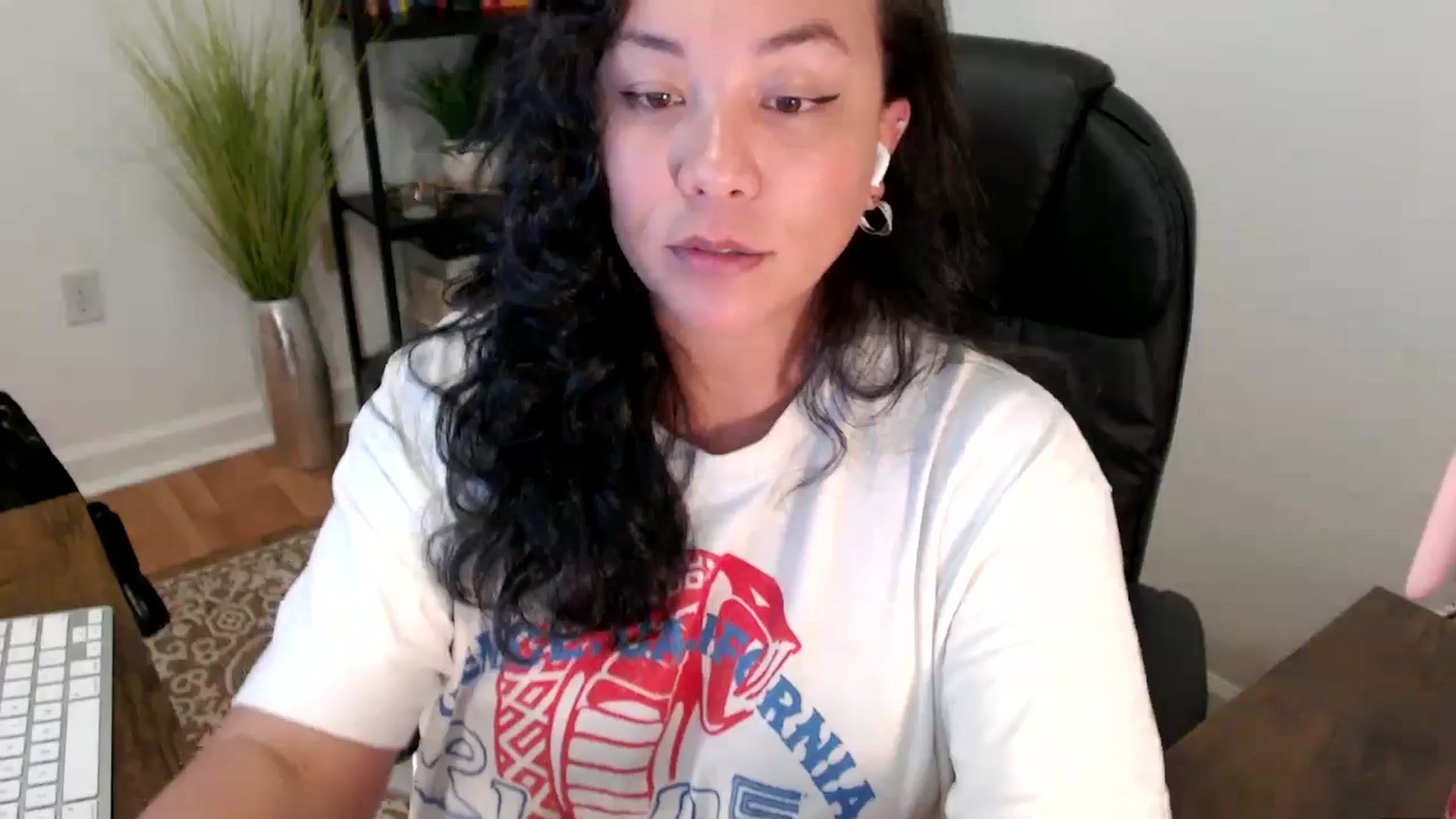 Gallery image thumbnail from MickaylaStar's myfreecams stream on, 05/05/2025, 21:49 image 2 of 20