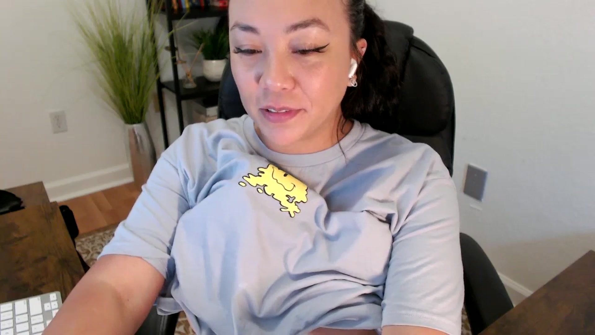 Gallery image thumbnail from MickaylaStar's myfreecams stream on, 05/06/2025, 16:40 image 4 of 20