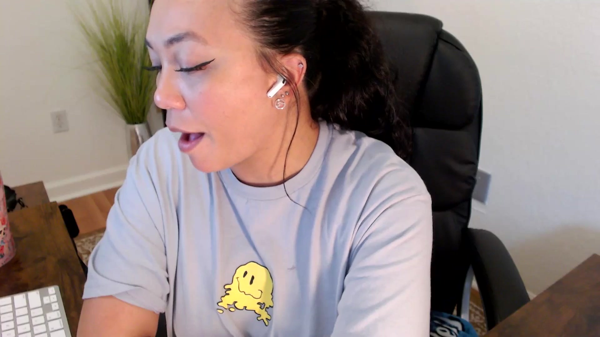 Gallery image thumbnail from MickaylaStar's myfreecams stream on, 05/06/2025, 19:23 image 6 of 20