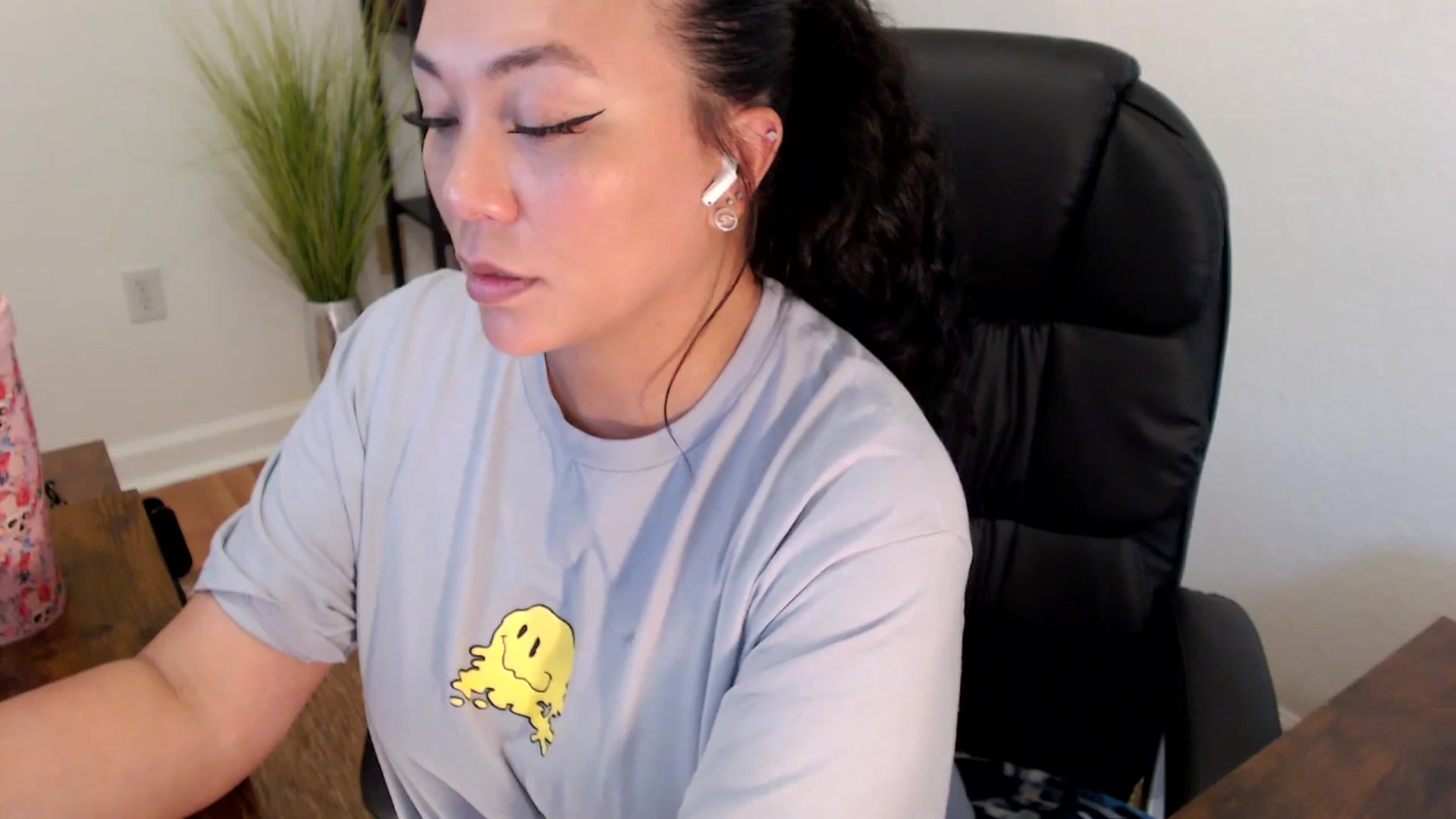 Gallery image thumbnail from MickaylaStar's myfreecams stream on, 05/06/2025, 19:23 image 18 of 20