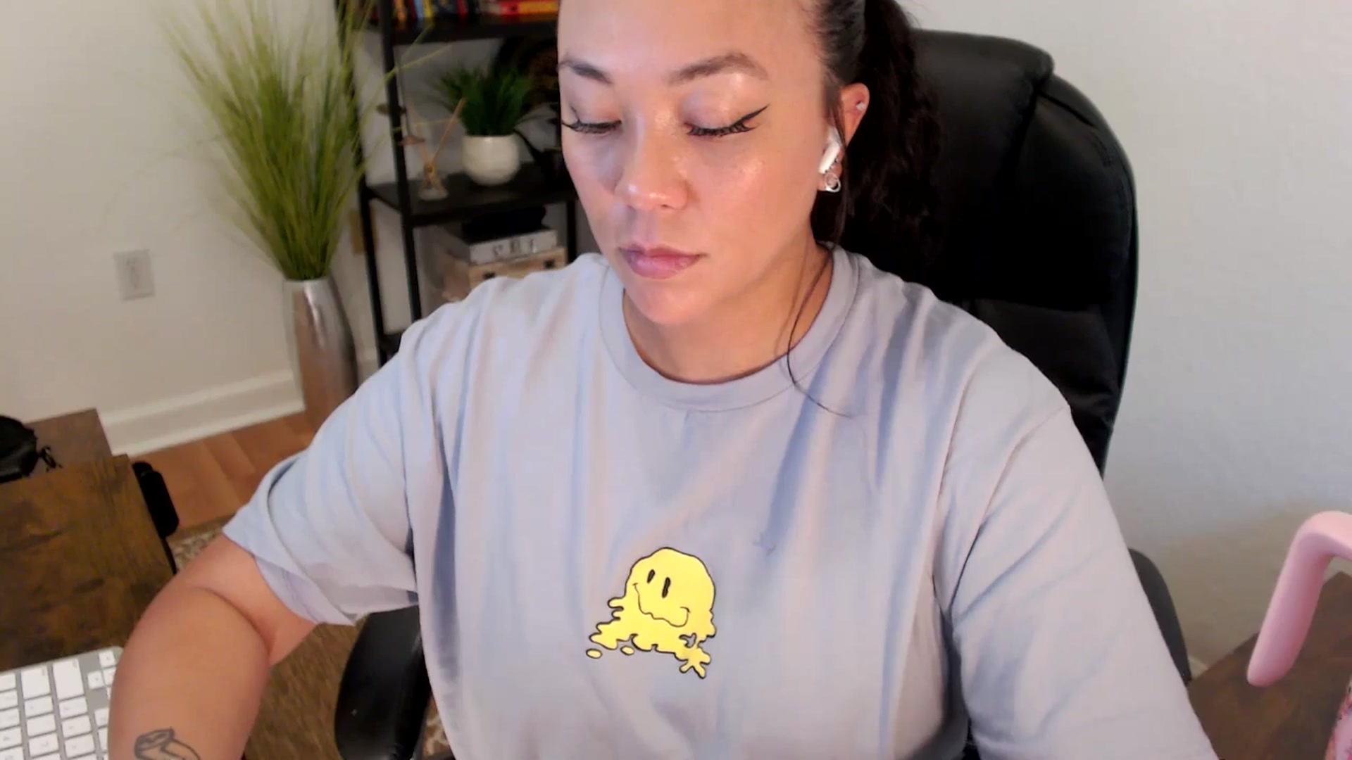 Gallery image thumbnail from MickaylaStar's myfreecams stream on, 05/06/2025, 19:23 image 20 of 20