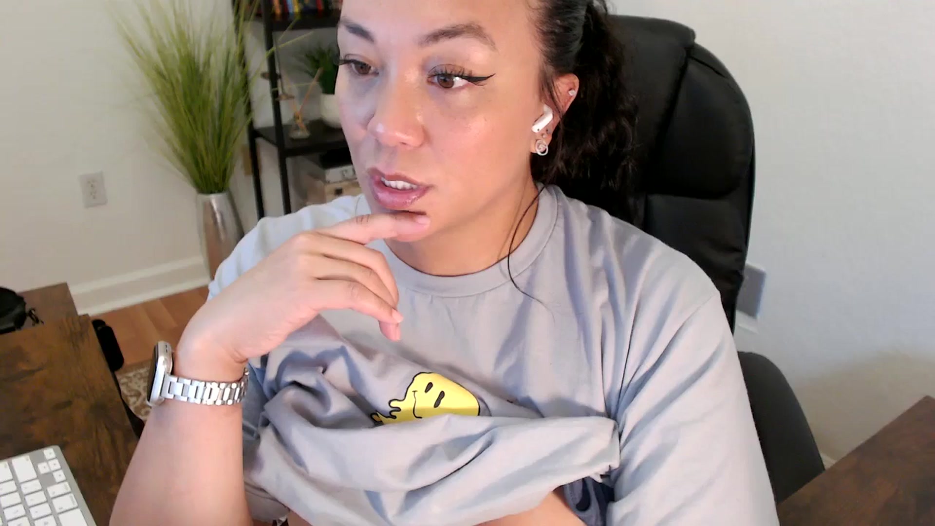 Gallery image thumbnail from MickaylaStar's myfreecams stream on, 05/06/2025, 19:23 image 2 of 20
