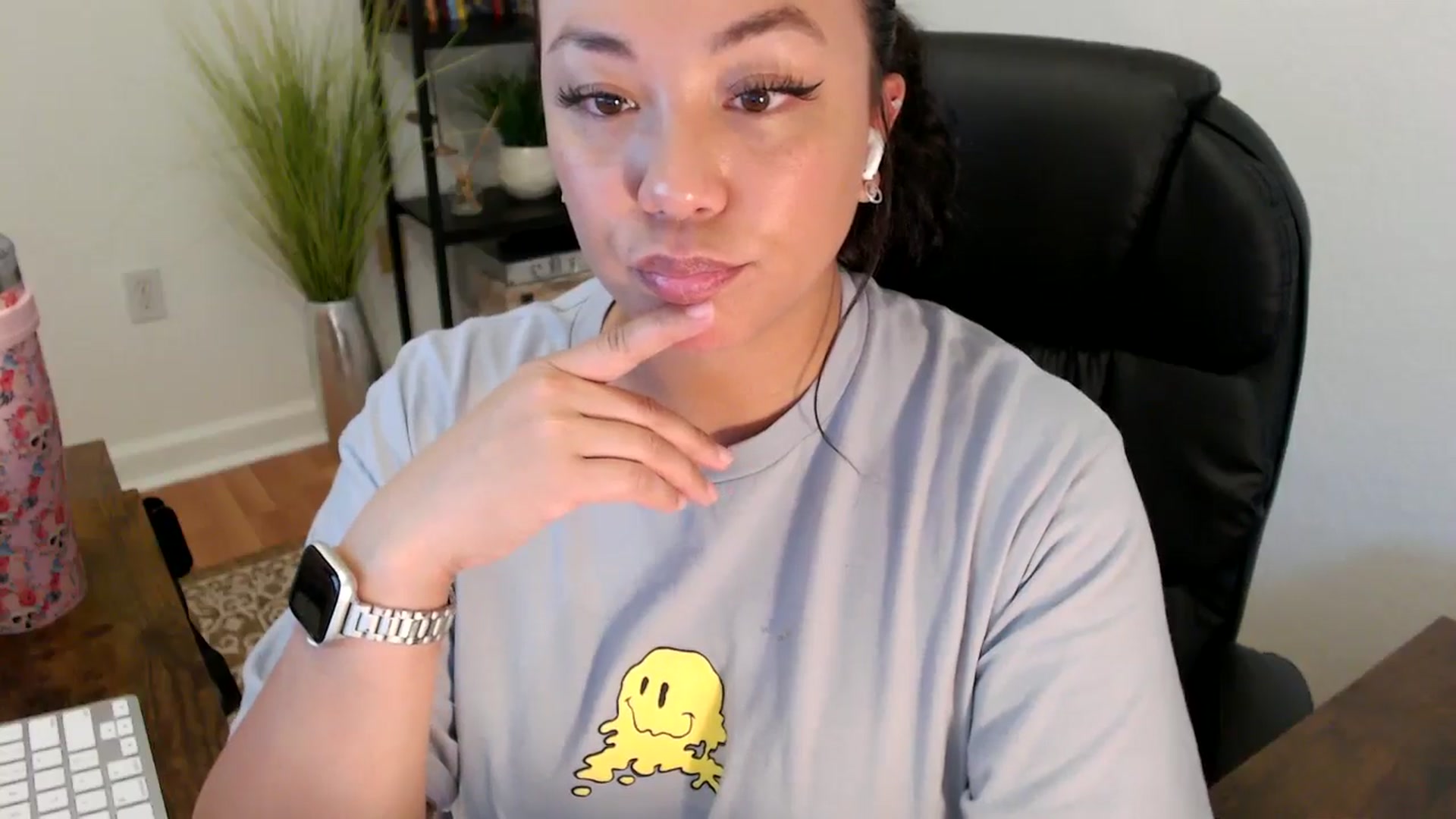 Gallery image thumbnail from MickaylaStar's myfreecams stream on, 05/06/2025, 19:23 image 13 of 20
