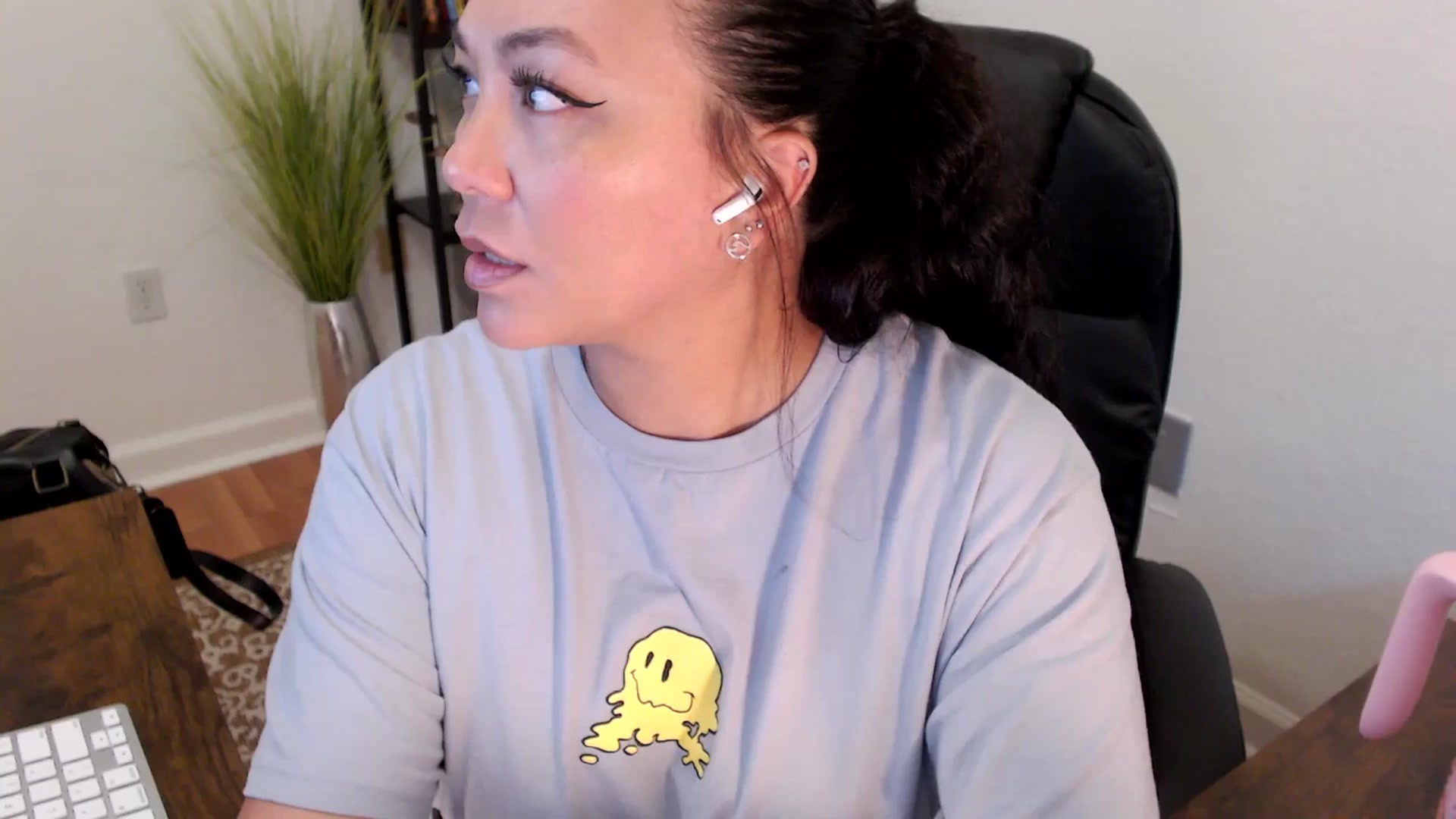 Gallery image thumbnail from MickaylaStar's myfreecams stream on, 05/06/2025, 20:17 image 2 of 20