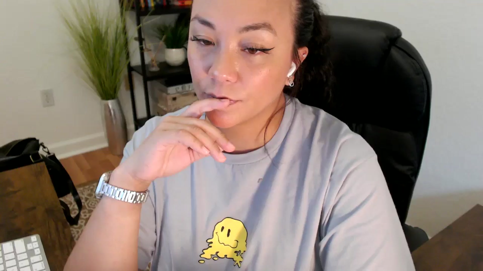 Gallery image thumbnail from MickaylaStar's myfreecams stream on, 05/06/2025, 20:41 image 19 of 20