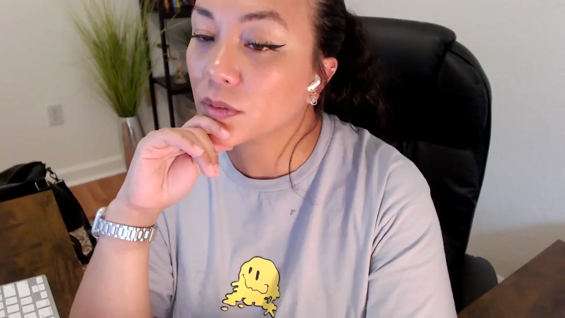 Gallery image thumbnail from MickaylaStar's myfreecams stream on, 05/06/2025, 20:41 image 16 of 20