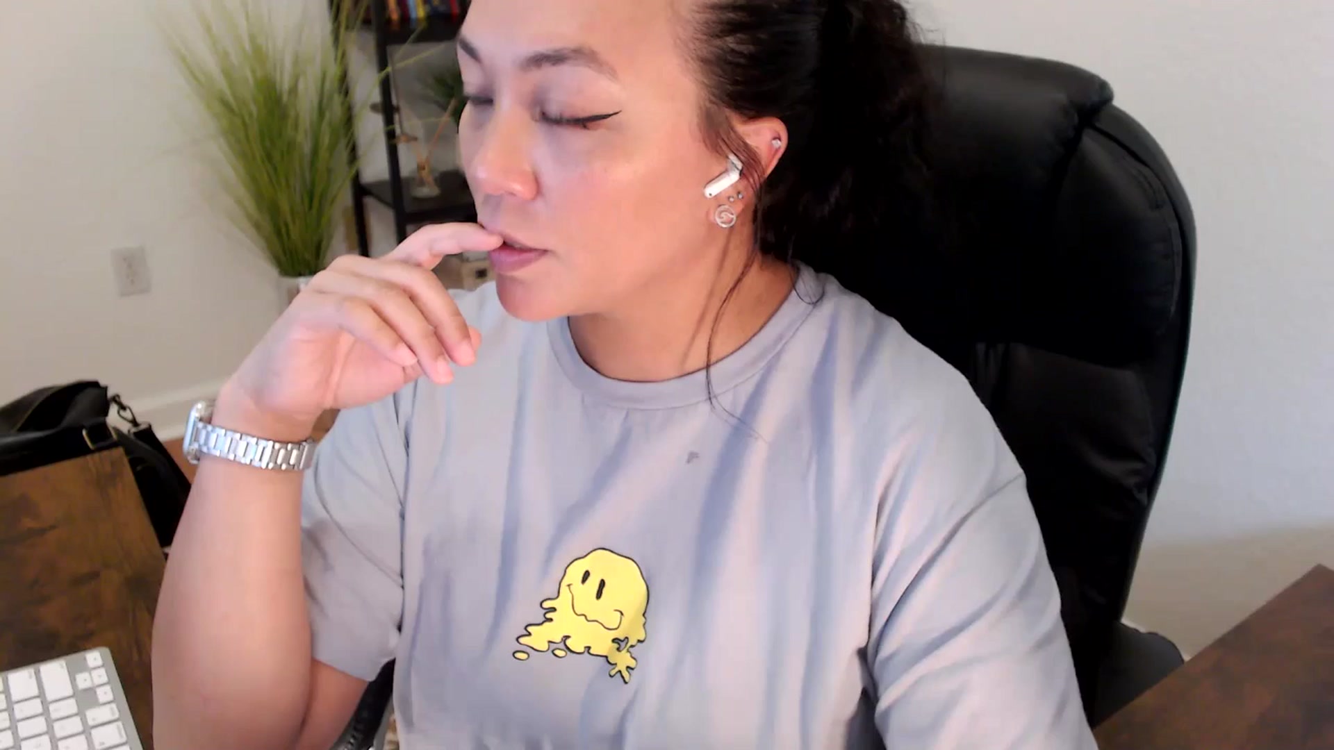 Gallery image thumbnail from MickaylaStar's myfreecams stream on, 05/06/2025, 20:41 image 2 of 20