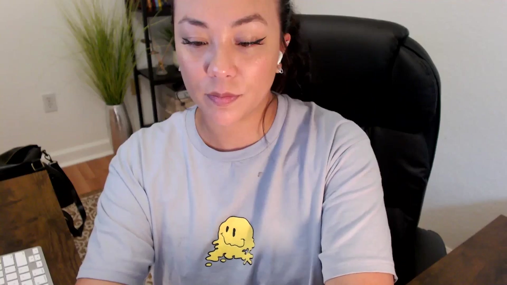 Gallery image thumbnail from MickaylaStar's myfreecams stream on, 05/06/2025, 20:41 image 17 of 20