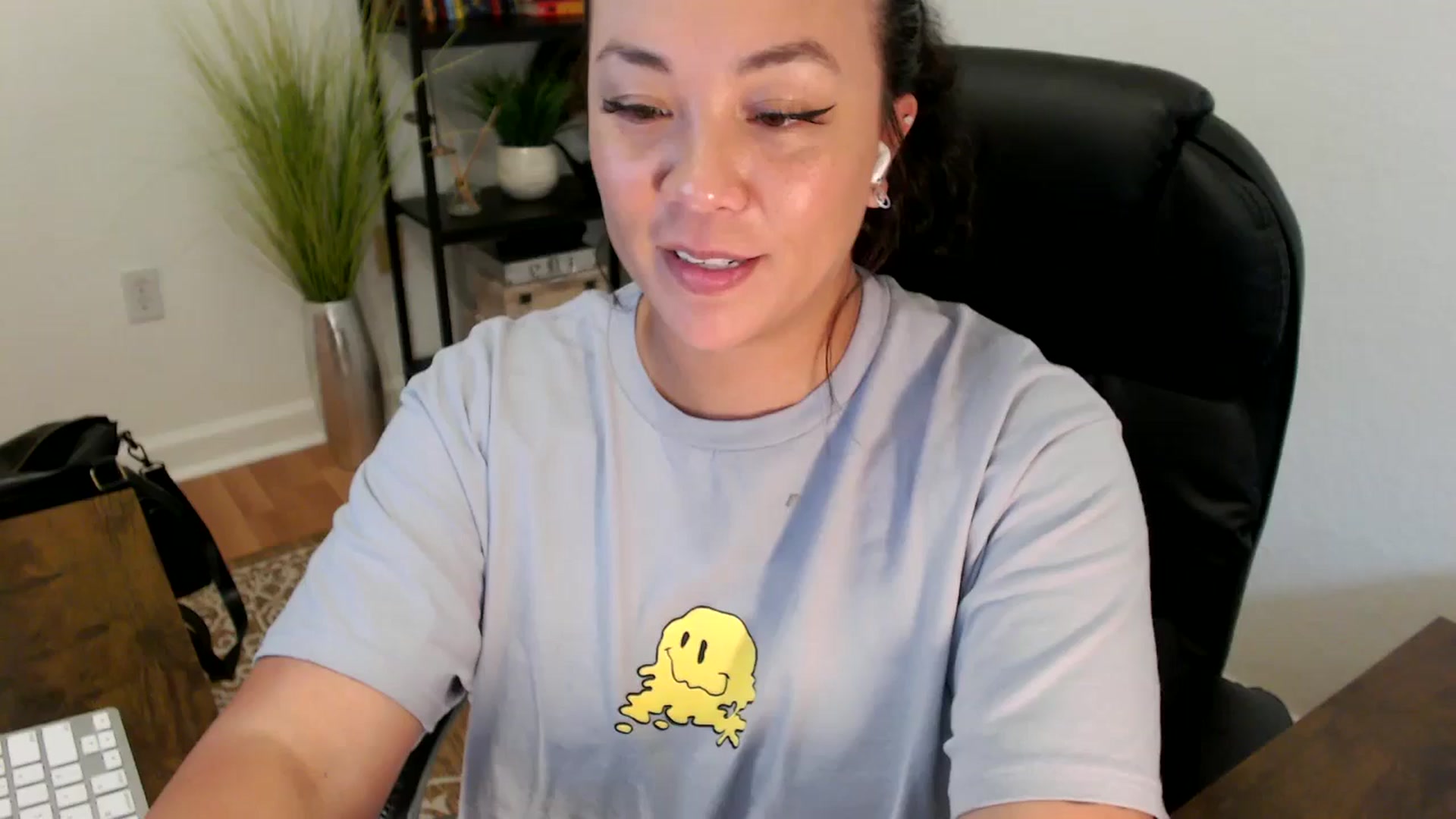 Gallery image thumbnail from MickaylaStar's myfreecams stream on, 05/06/2025, 20:41 image 20 of 20