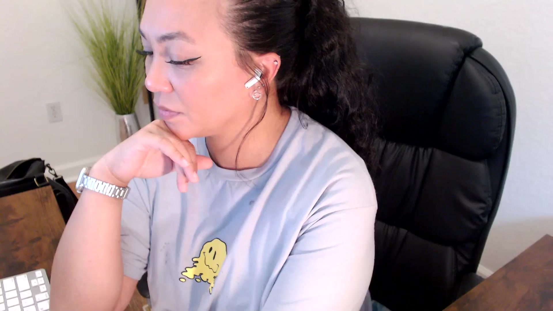 Gallery image thumbnail from MickaylaStar's myfreecams stream on, 05/06/2025, 20:41 image 11 of 20