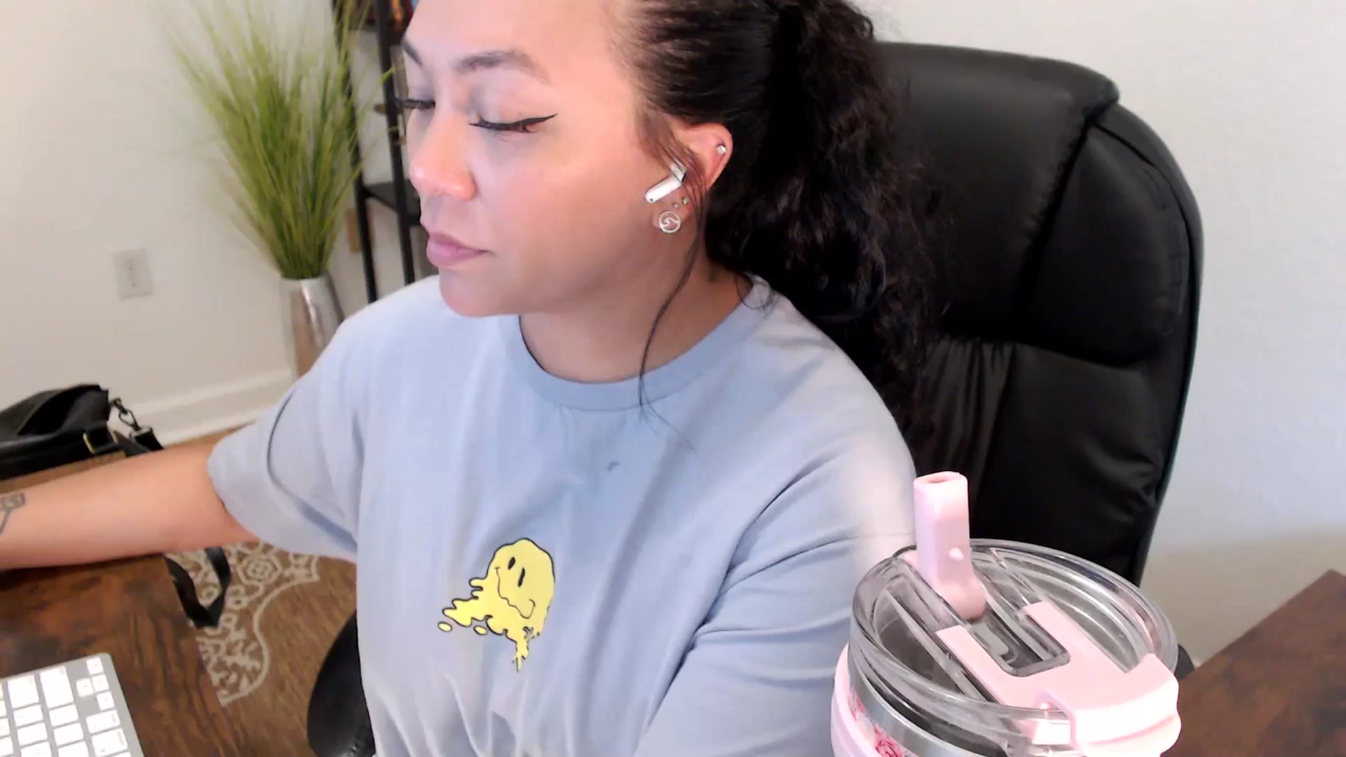 Gallery image thumbnail from MickaylaStar's myfreecams stream on, 05/06/2025, 20:41 image 1 of 20