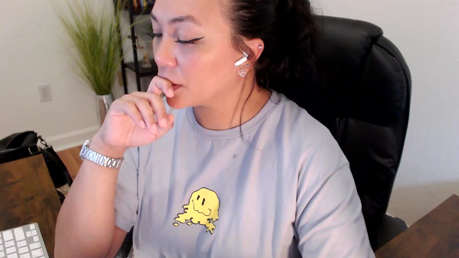 Gallery image thumbnail from MickaylaStar's myfreecams stream on, 05/06/2025, 20:41 image 3 of 20