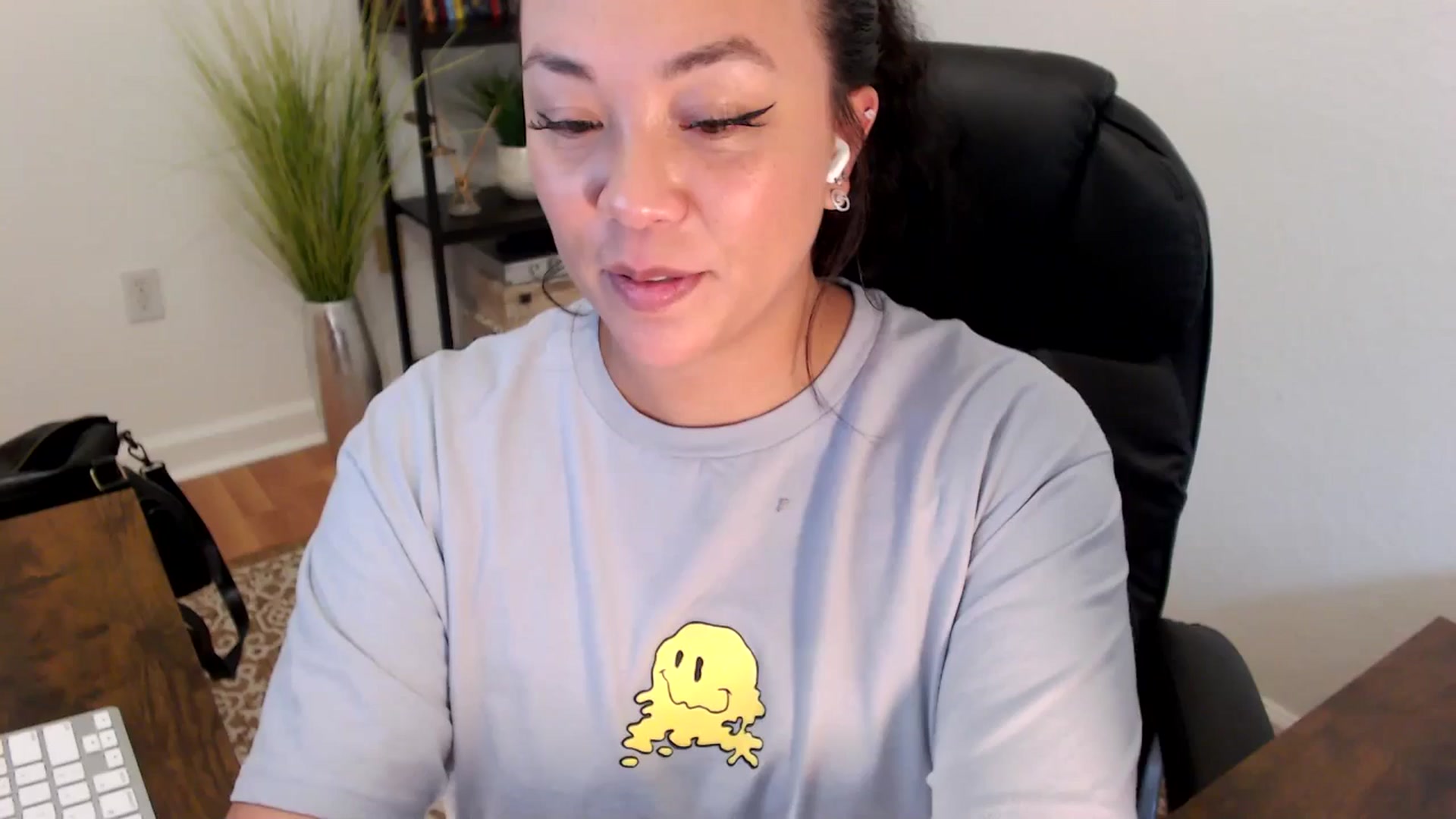 Gallery image thumbnail from MickaylaStar's myfreecams stream on, 05/06/2025, 20:41 image 5 of 20