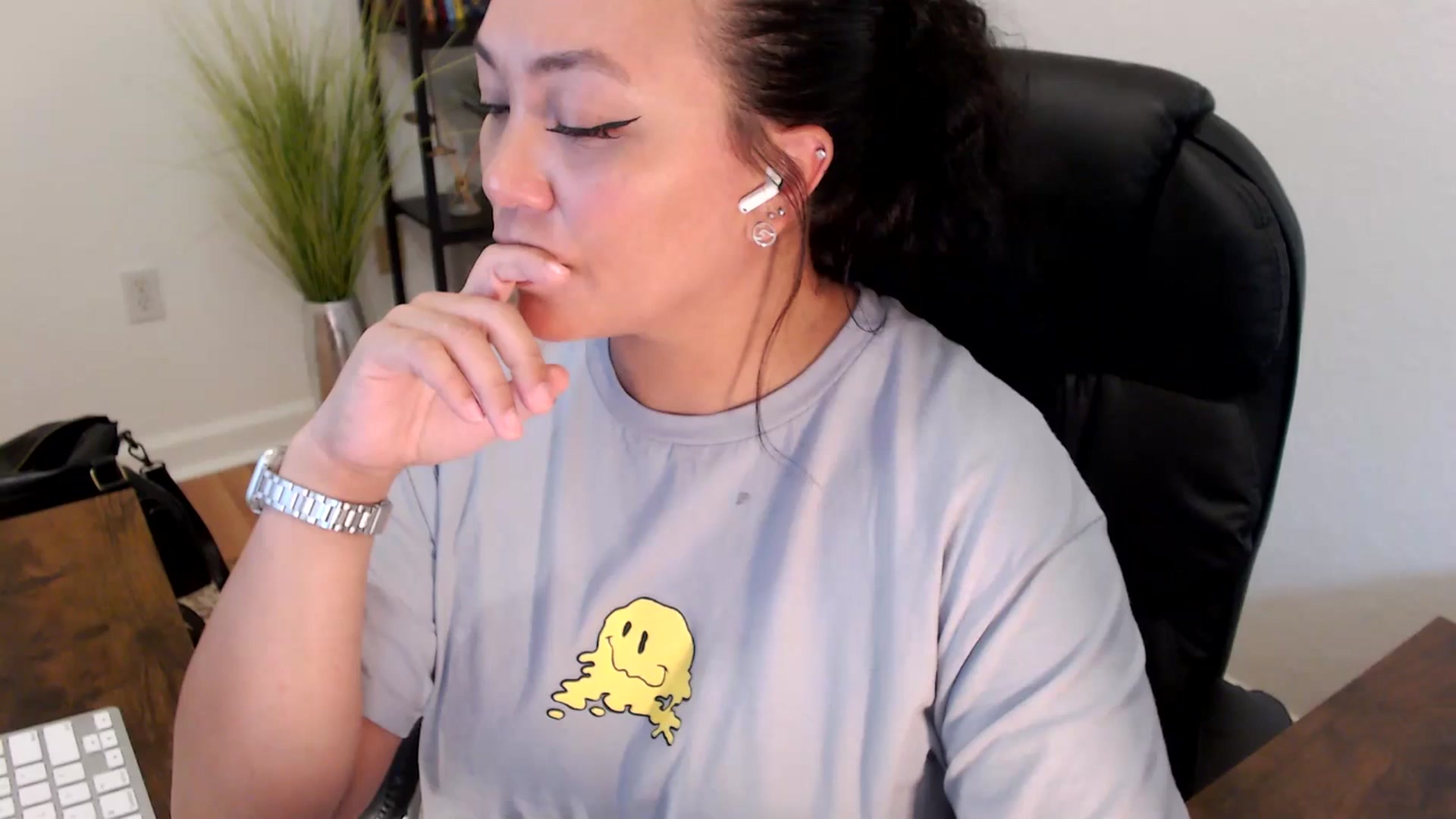 Gallery image thumbnail from MickaylaStar's myfreecams stream on, 05/06/2025, 20:41 image 4 of 20
