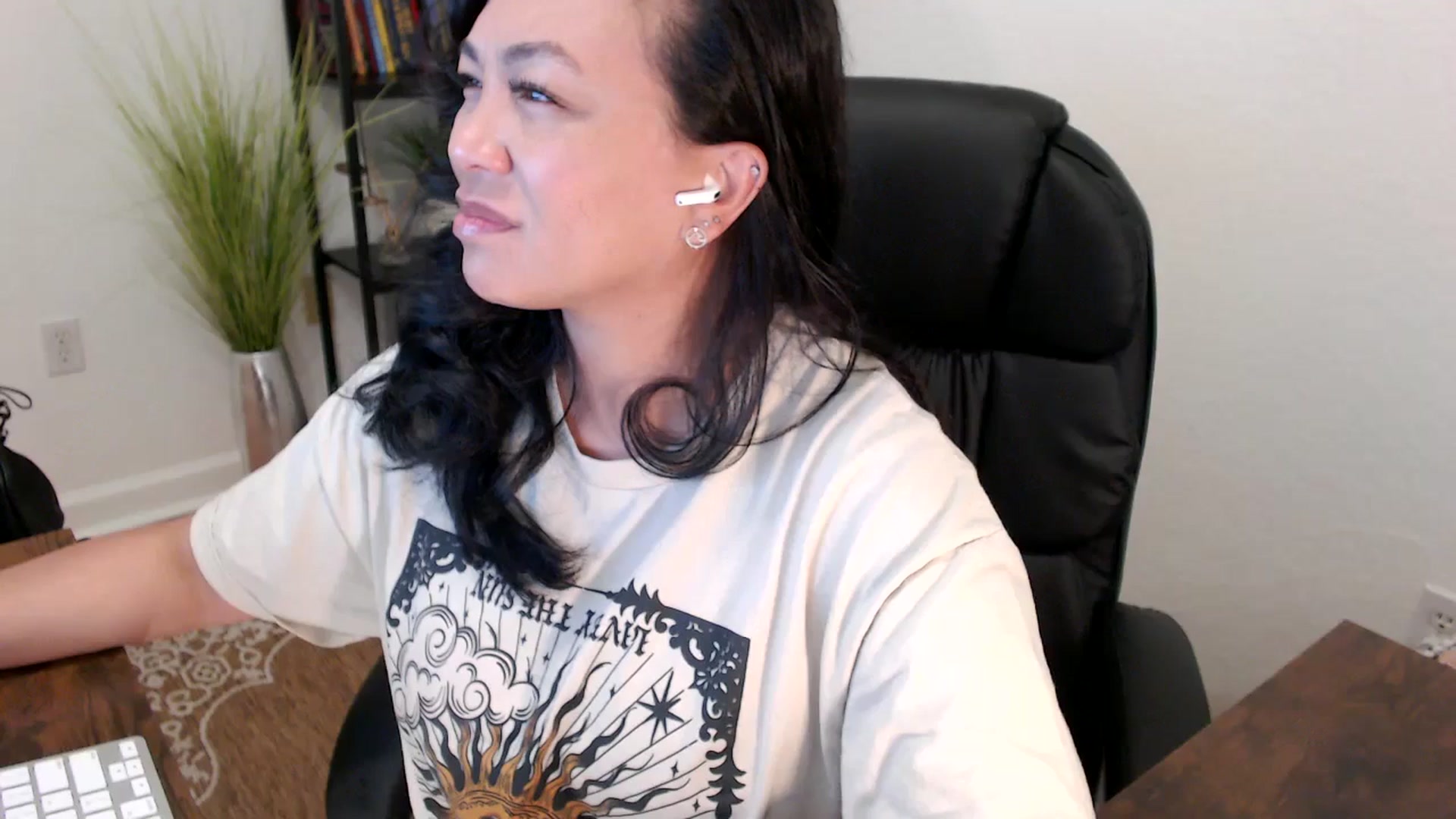 Gallery image thumbnail from MickaylaStar's myfreecams stream on, 05/07/2025, 15:59 image 10 of 20