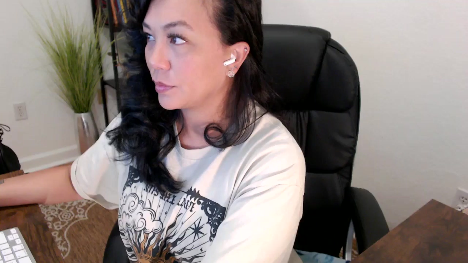 Gallery image thumbnail from MickaylaStar's myfreecams stream on, 05/07/2025, 15:59 image 7 of 20