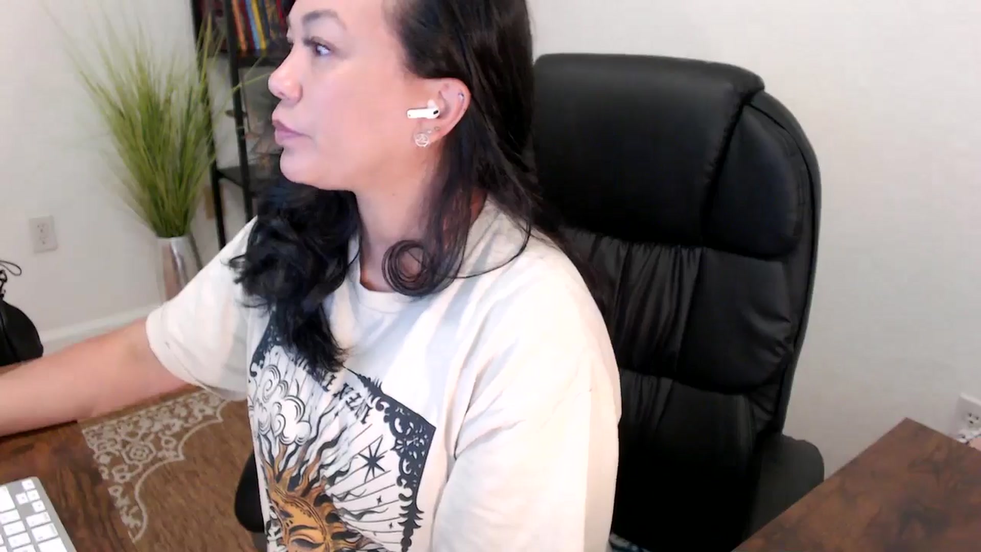 Gallery image thumbnail from MickaylaStar's myfreecams stream on, 05/07/2025, 15:59 image 8 of 20