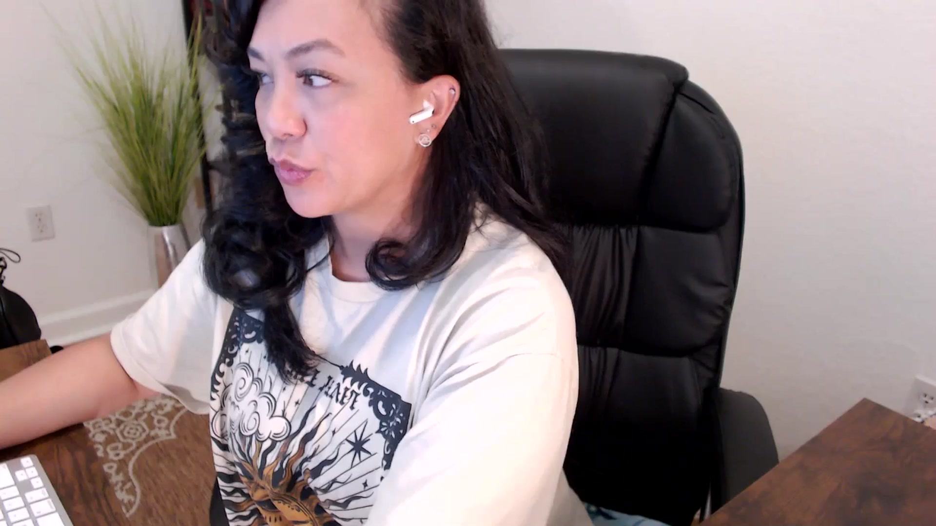 Gallery image thumbnail from MickaylaStar's myfreecams stream on, 05/07/2025, 15:59 image 5 of 20