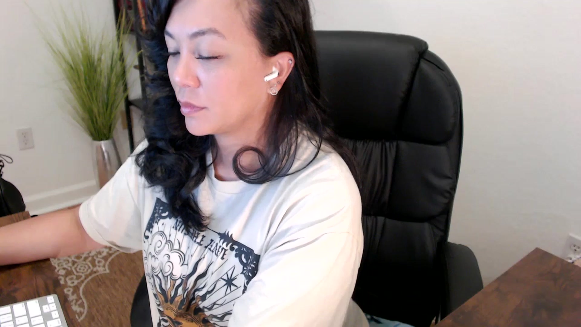 Gallery image thumbnail from MickaylaStar's myfreecams stream on, 05/07/2025, 15:59 image 11 of 20