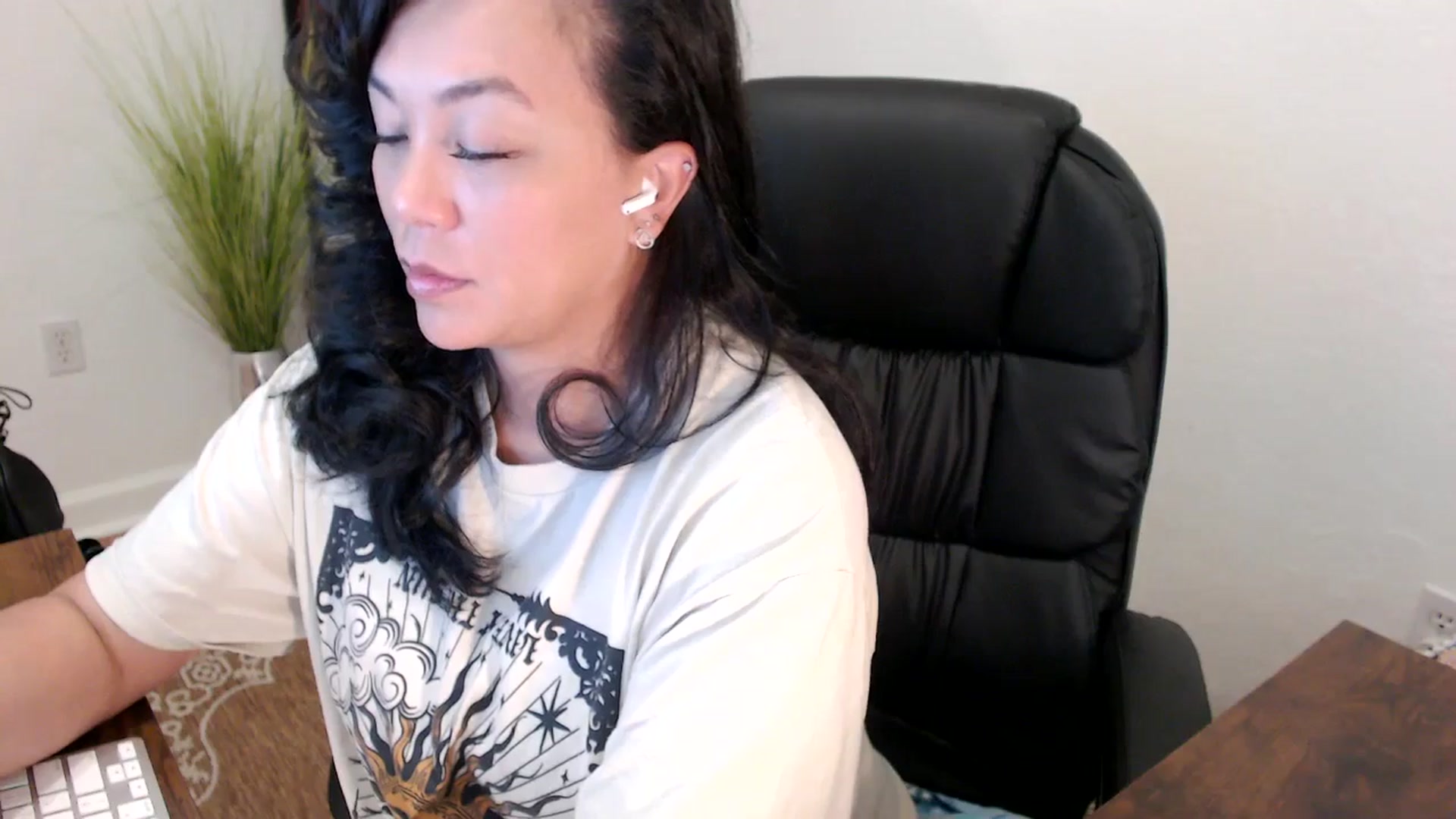 Gallery image thumbnail from MickaylaStar's myfreecams stream on, 05/07/2025, 15:59 image 12 of 20