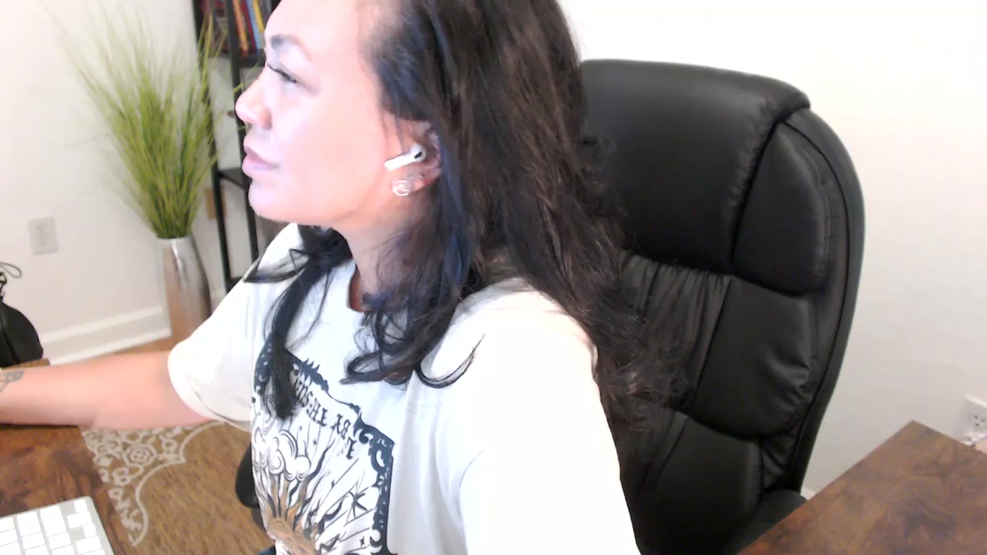 Gallery image thumbnail from MickaylaStar's myfreecams stream on, 05/07/2025, 16:52 image 12 of 20