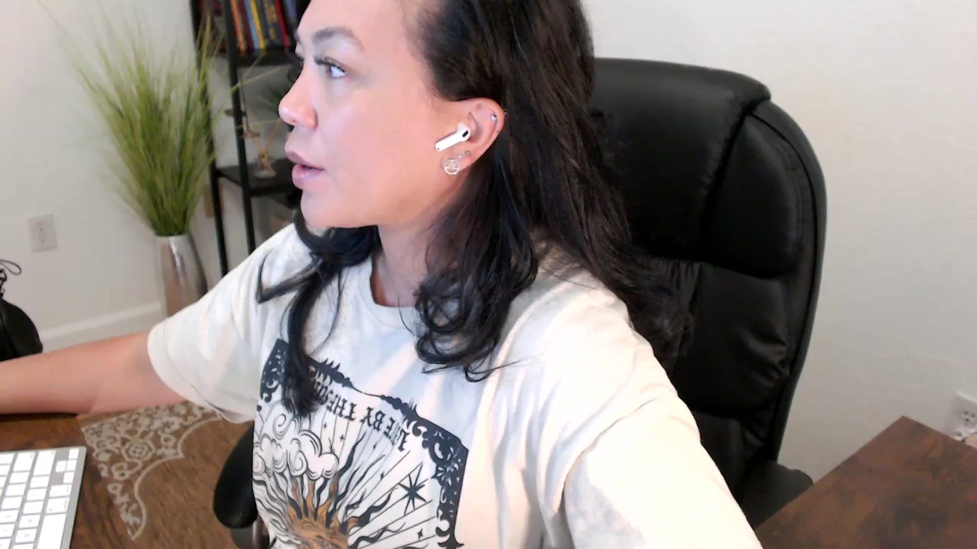 Gallery image thumbnail from MickaylaStar's myfreecams stream on, 05/07/2025, 16:52 image 15 of 20