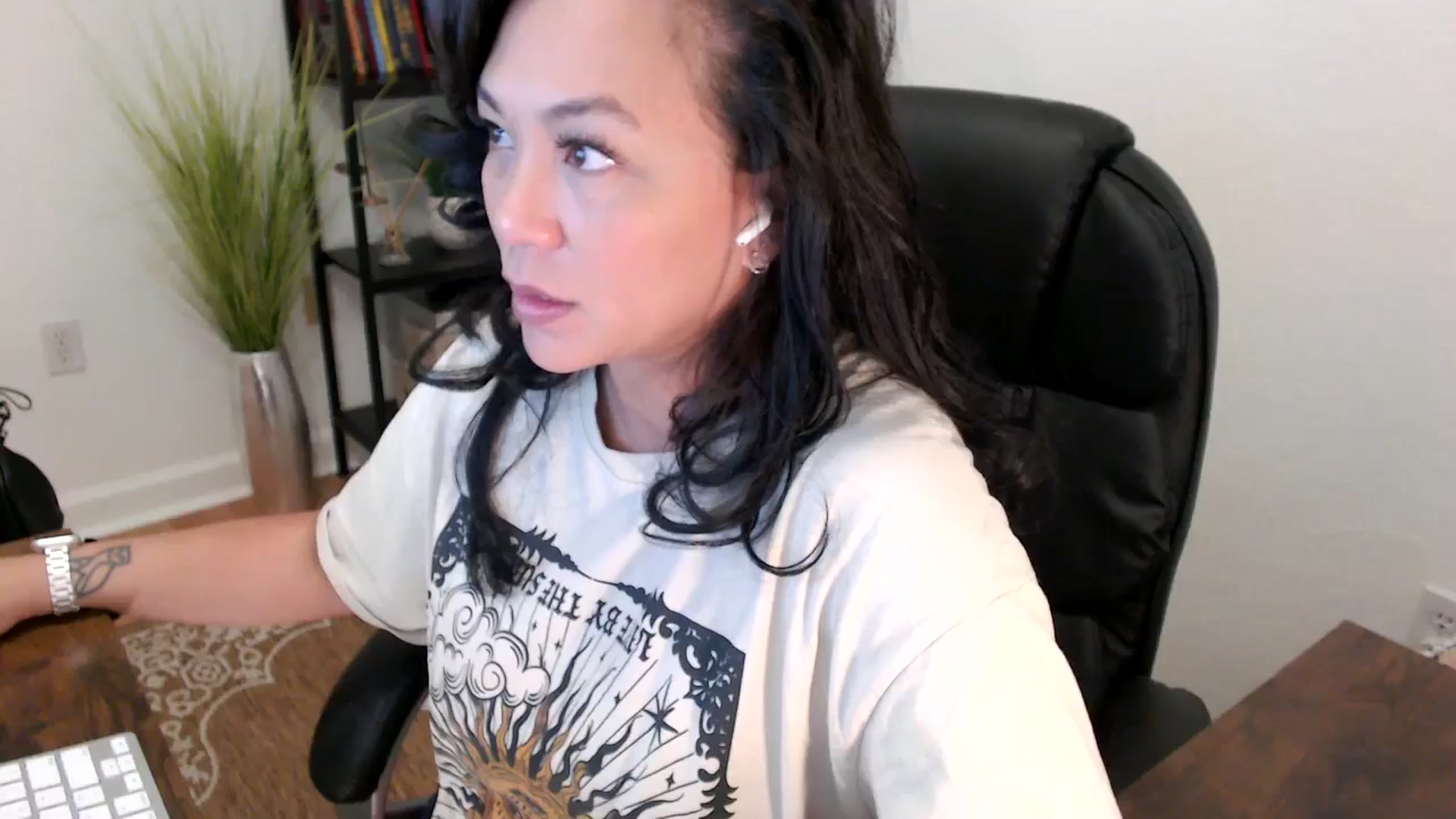 Gallery image thumbnail from MickaylaStar's myfreecams stream on, 05/07/2025, 16:52 image 8 of 20