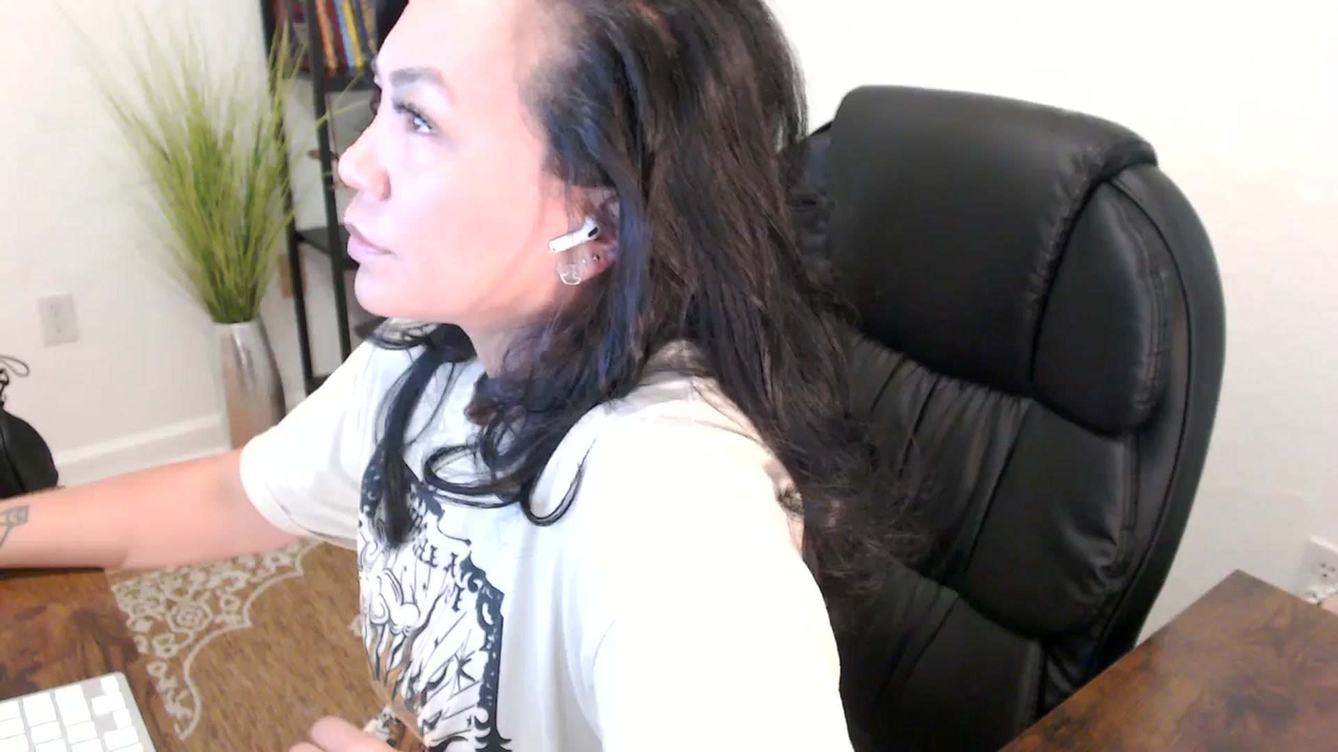 Gallery image thumbnail from MickaylaStar's myfreecams stream on, 05/07/2025, 16:52 image 9 of 20
