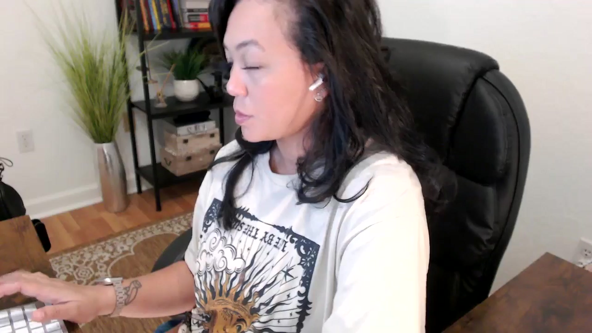 Gallery image thumbnail from MickaylaStar's myfreecams stream on, 05/07/2025, 16:52 image 13 of 20
