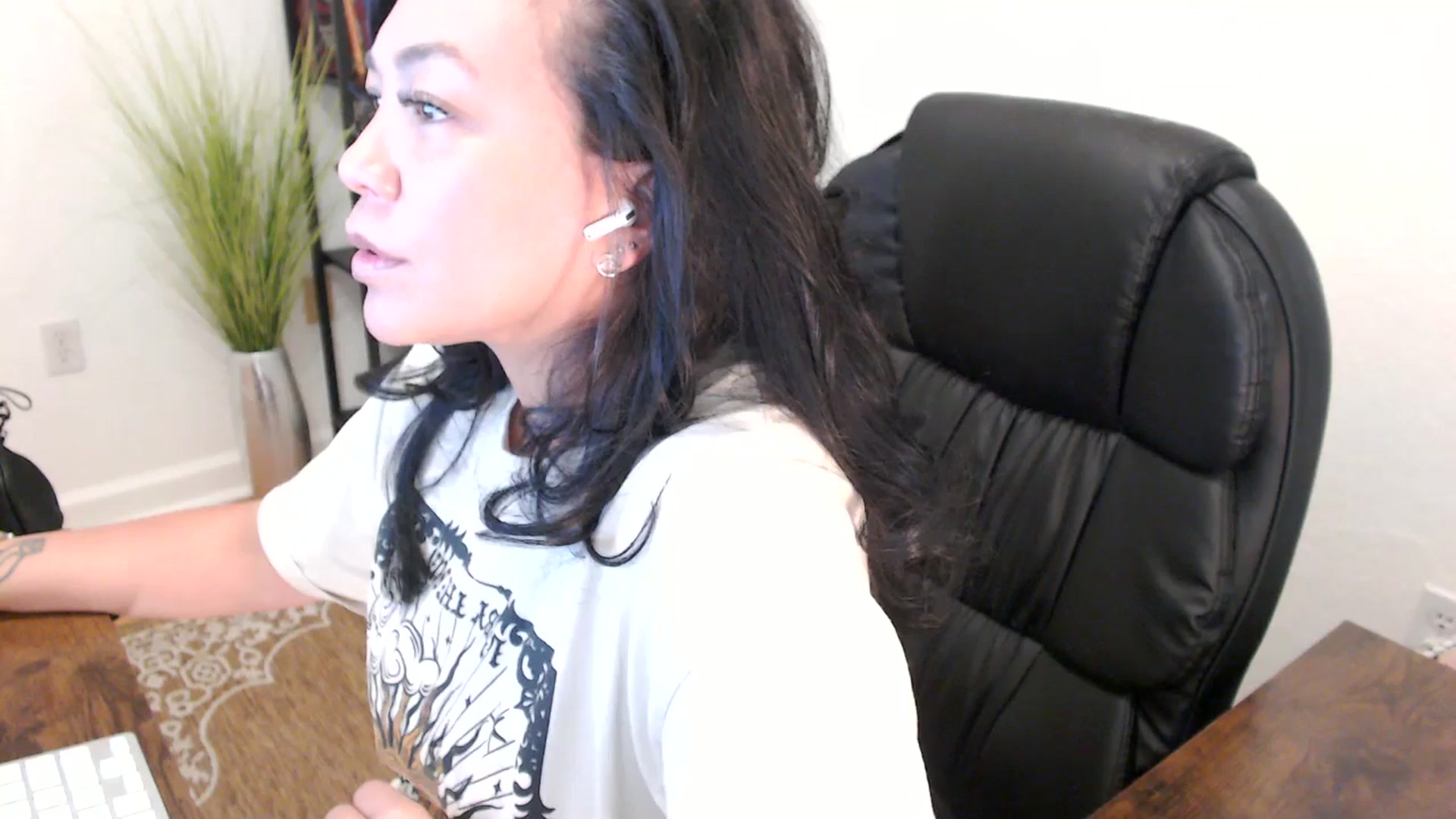 Gallery image thumbnail from MickaylaStar's myfreecams stream on, 05/07/2025, 16:52 image 10 of 20