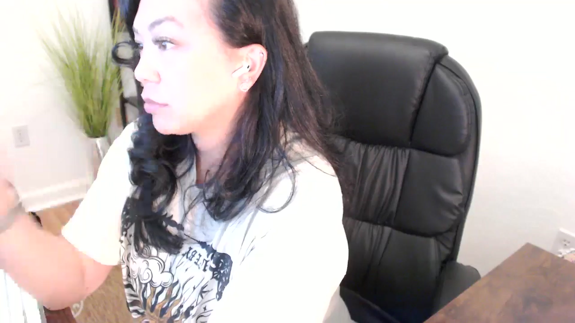Gallery image thumbnail from MickaylaStar's myfreecams stream on, 05/07/2025, 17:57 image 5 of 20