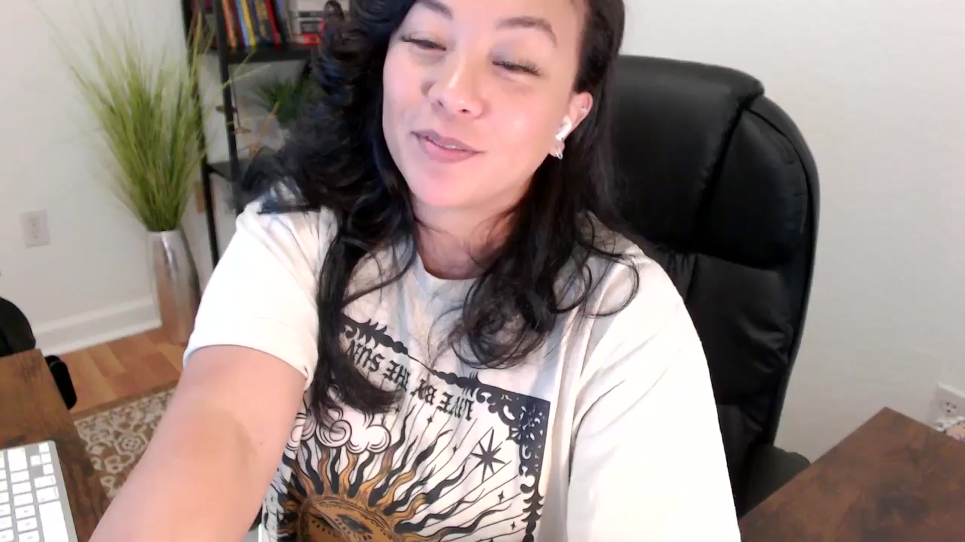 Gallery image thumbnail from MickaylaStar's myfreecams stream on, 05/07/2025, 17:57 image 12 of 20