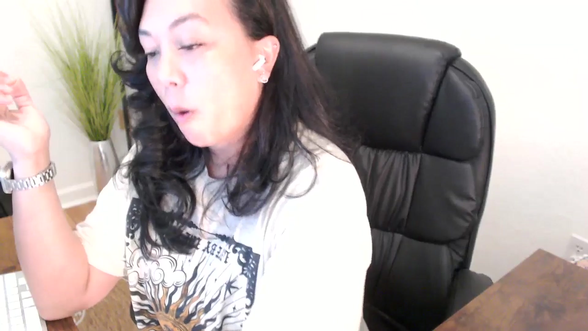 Gallery image thumbnail from MickaylaStar's myfreecams stream on, 05/07/2025, 17:57 image 7 of 20