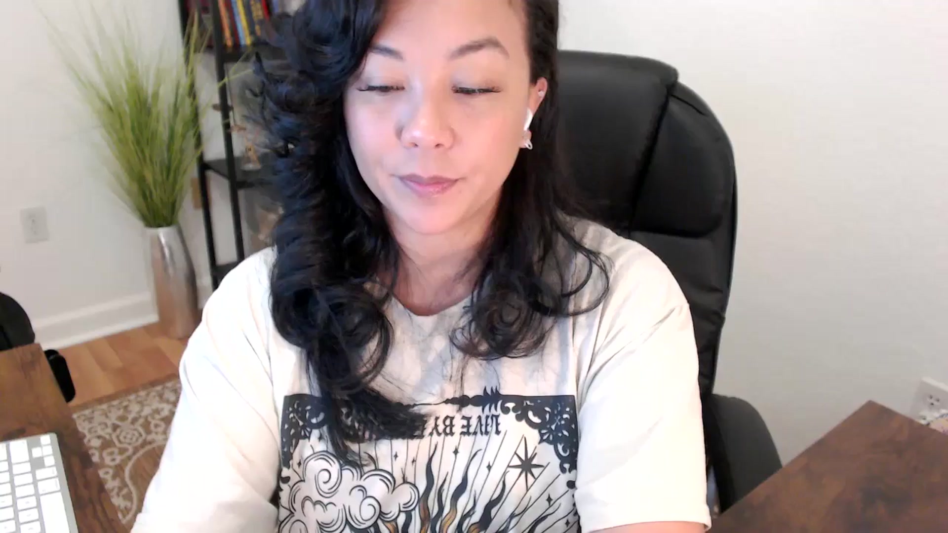 Gallery image thumbnail from MickaylaStar's myfreecams stream on, 05/07/2025, 17:57 image 1 of 20