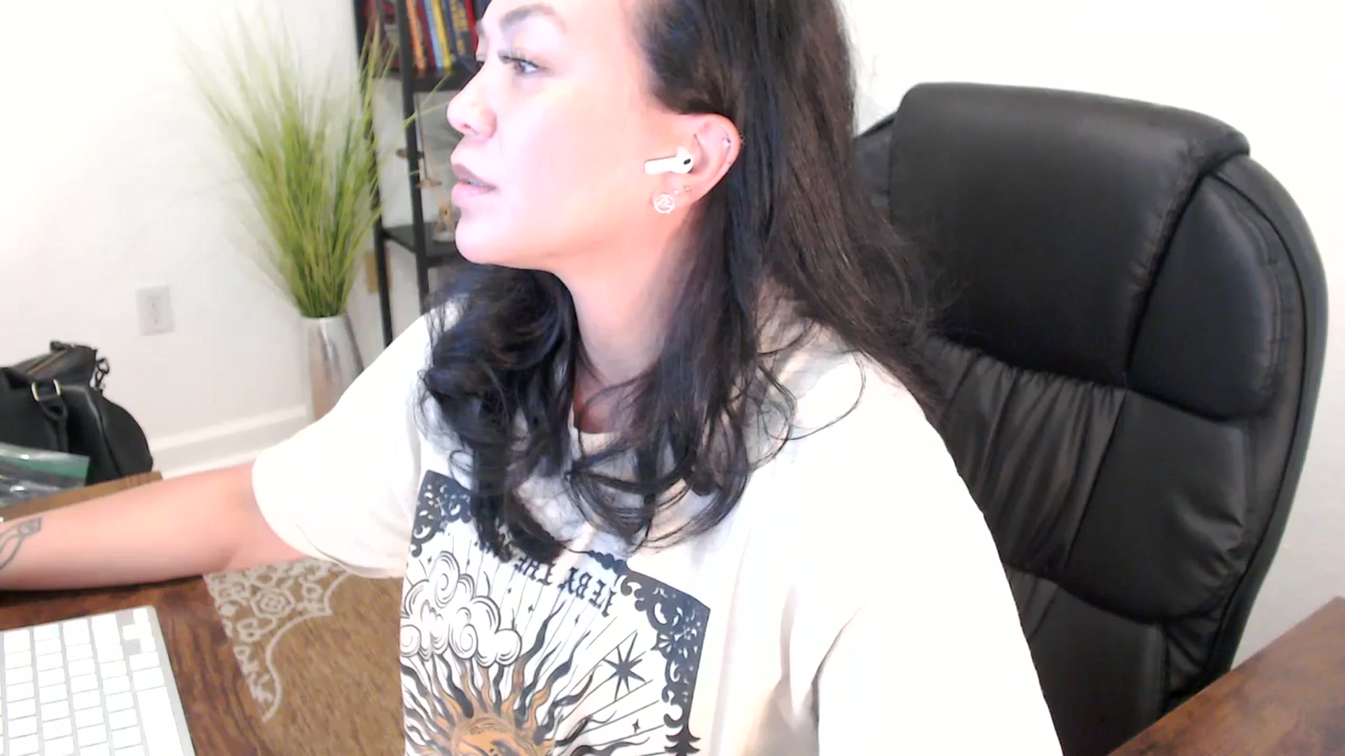 Gallery image thumbnail from MickaylaStar's myfreecams stream on, 05/07/2025, 18:49 image 19 of 20