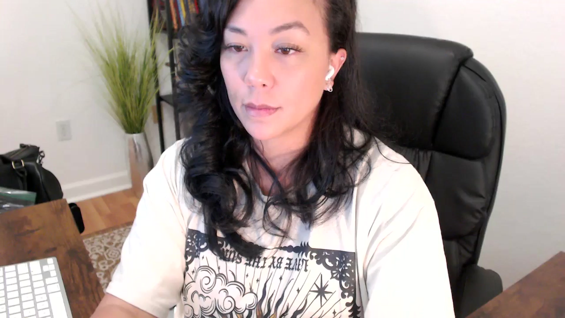 Gallery image thumbnail from MickaylaStar's myfreecams stream on, 05/07/2025, 19:22 image 5 of 20