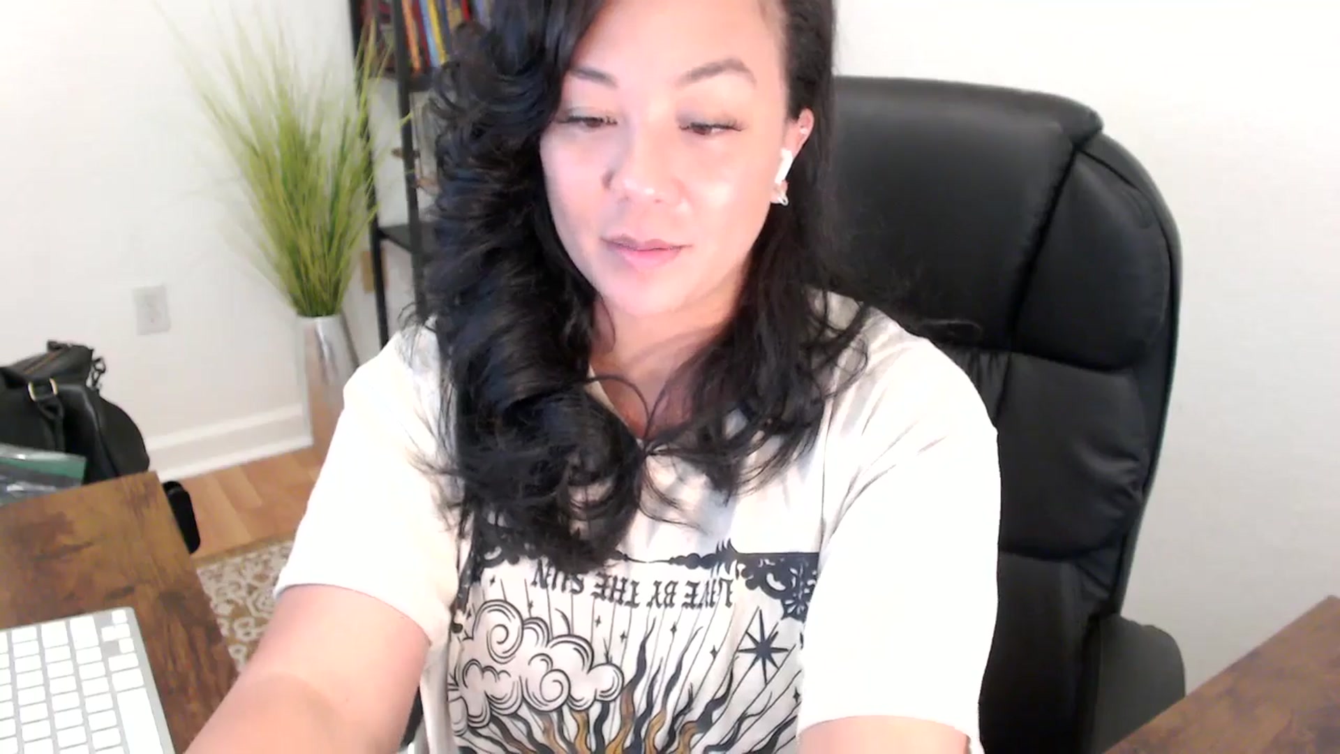 Gallery image thumbnail from MickaylaStar's myfreecams stream on, 05/07/2025, 19:22 image 14 of 20