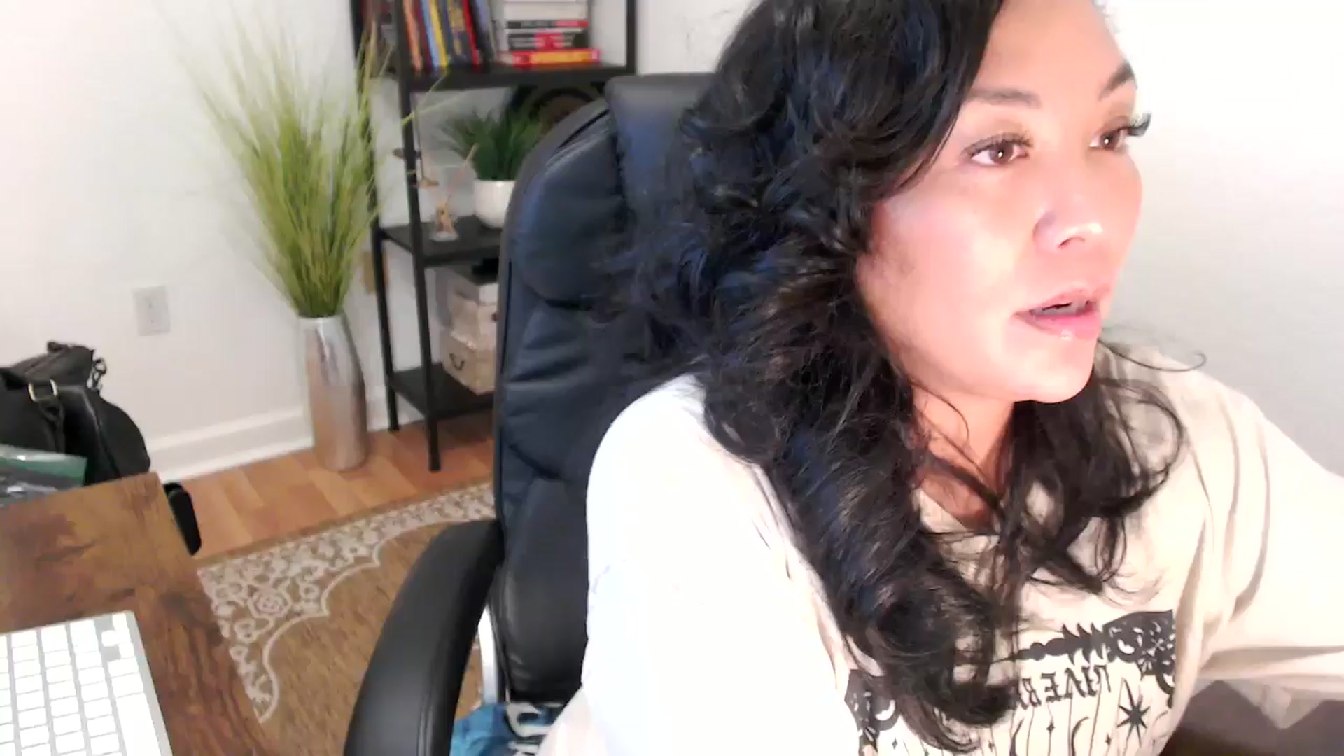 Gallery image thumbnail from MickaylaStar's myfreecams stream on, 05/07/2025, 19:22 image 3 of 20