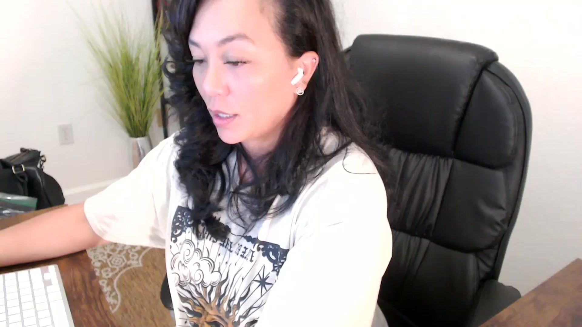 Gallery image thumbnail from MickaylaStar's myfreecams stream on, 05/07/2025, 19:22 image 9 of 20