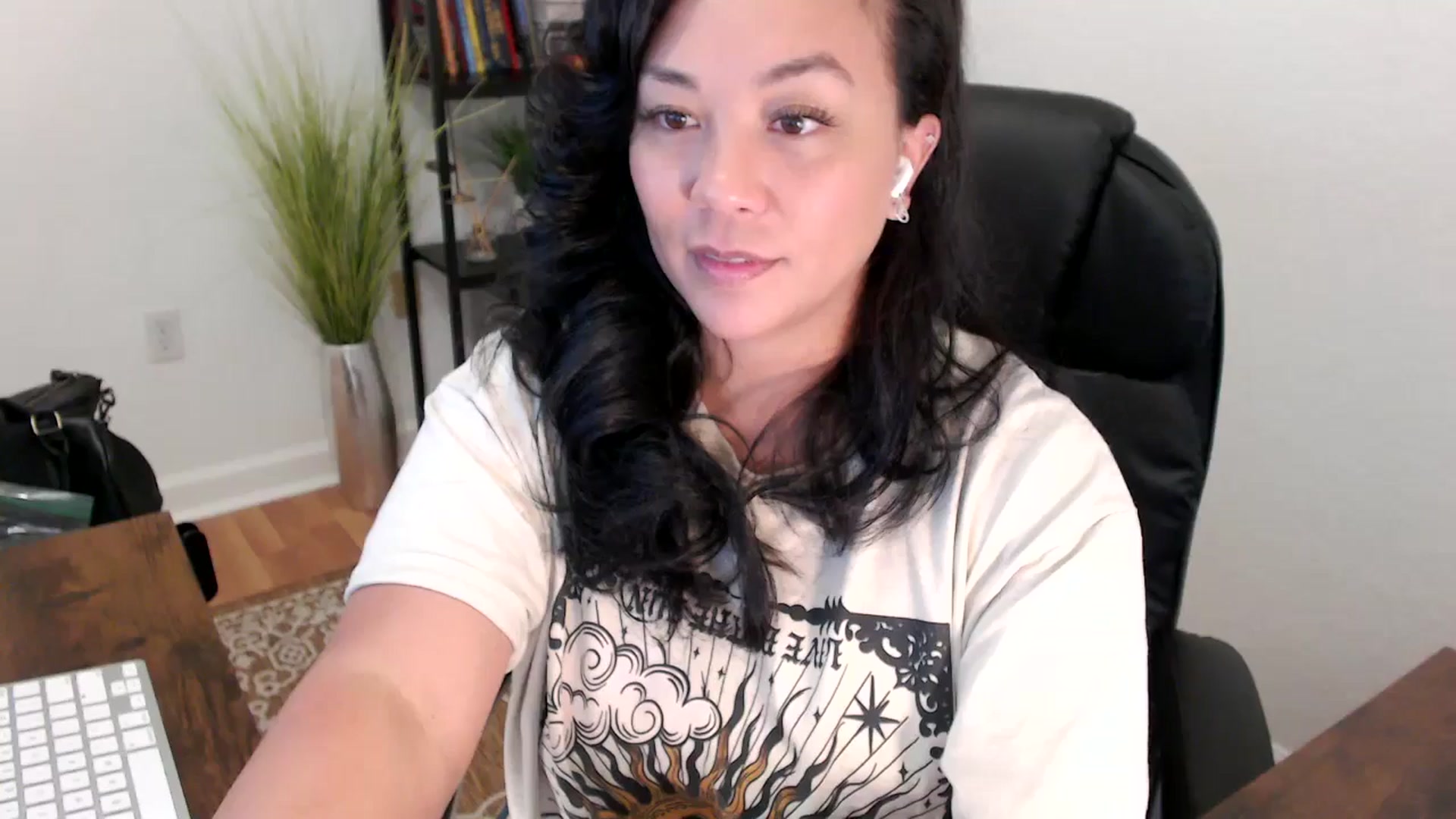 Gallery image thumbnail from MickaylaStar's myfreecams stream on, 05/07/2025, 19:22 image 17 of 20