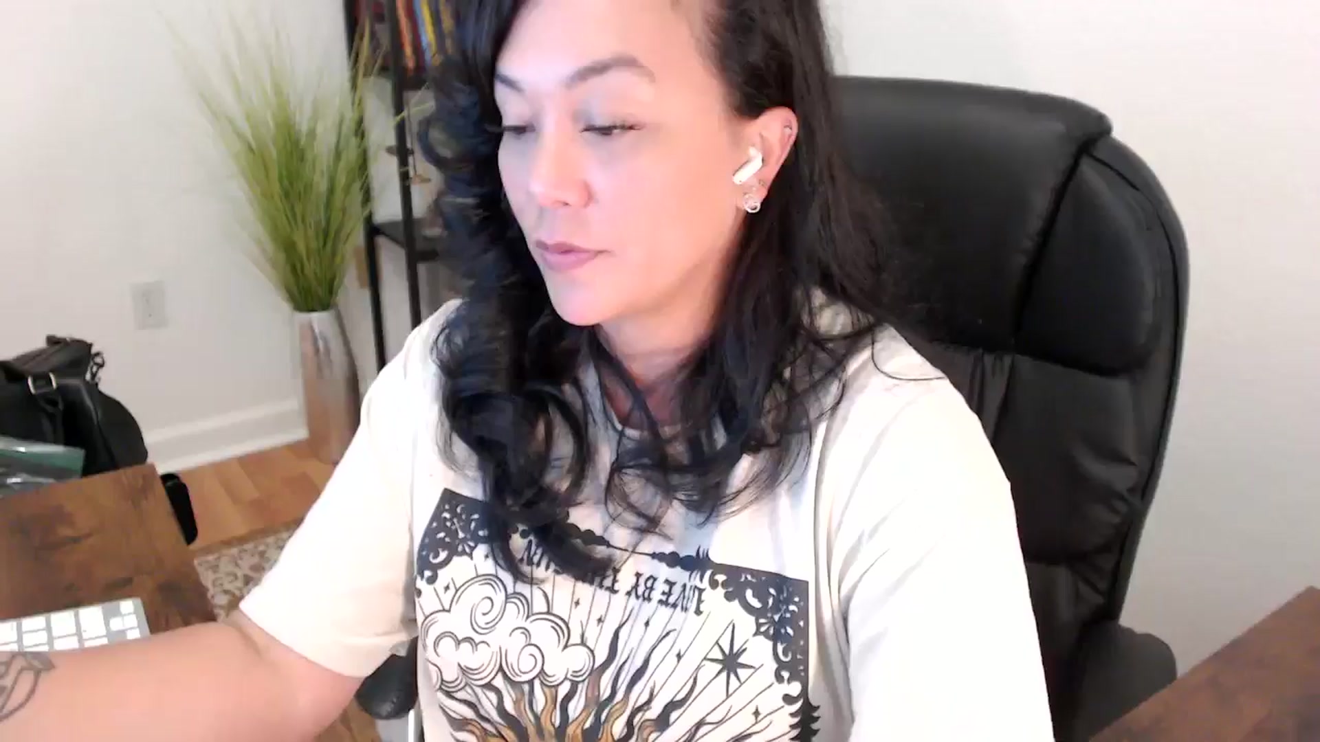 Gallery image thumbnail from MickaylaStar's myfreecams stream on, 05/07/2025, 19:22 image 1 of 20