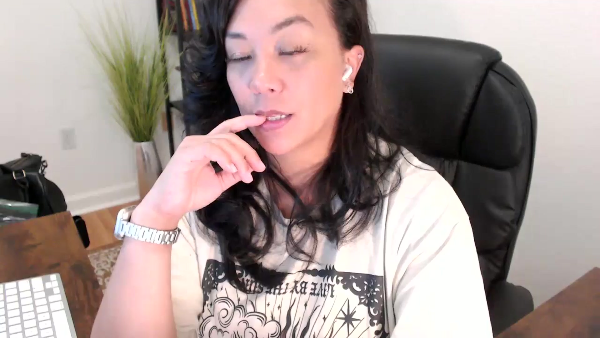 Gallery image thumbnail from MickaylaStar's myfreecams stream on, 05/07/2025, 19:22 image 6 of 20