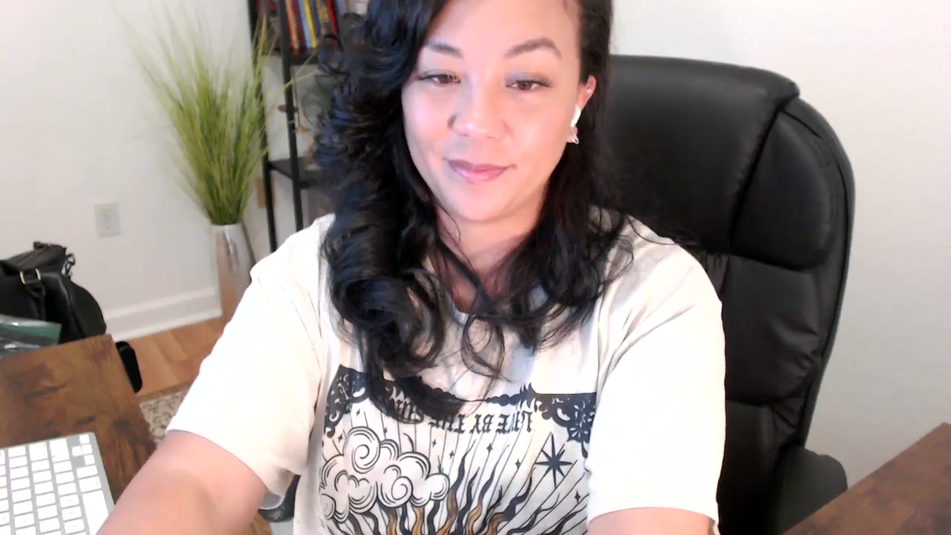 Gallery image thumbnail from MickaylaStar's myfreecams stream on, 05/07/2025, 19:22 image 4 of 20